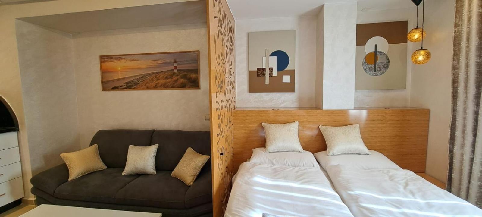One-Bedroom Apartment photo 1