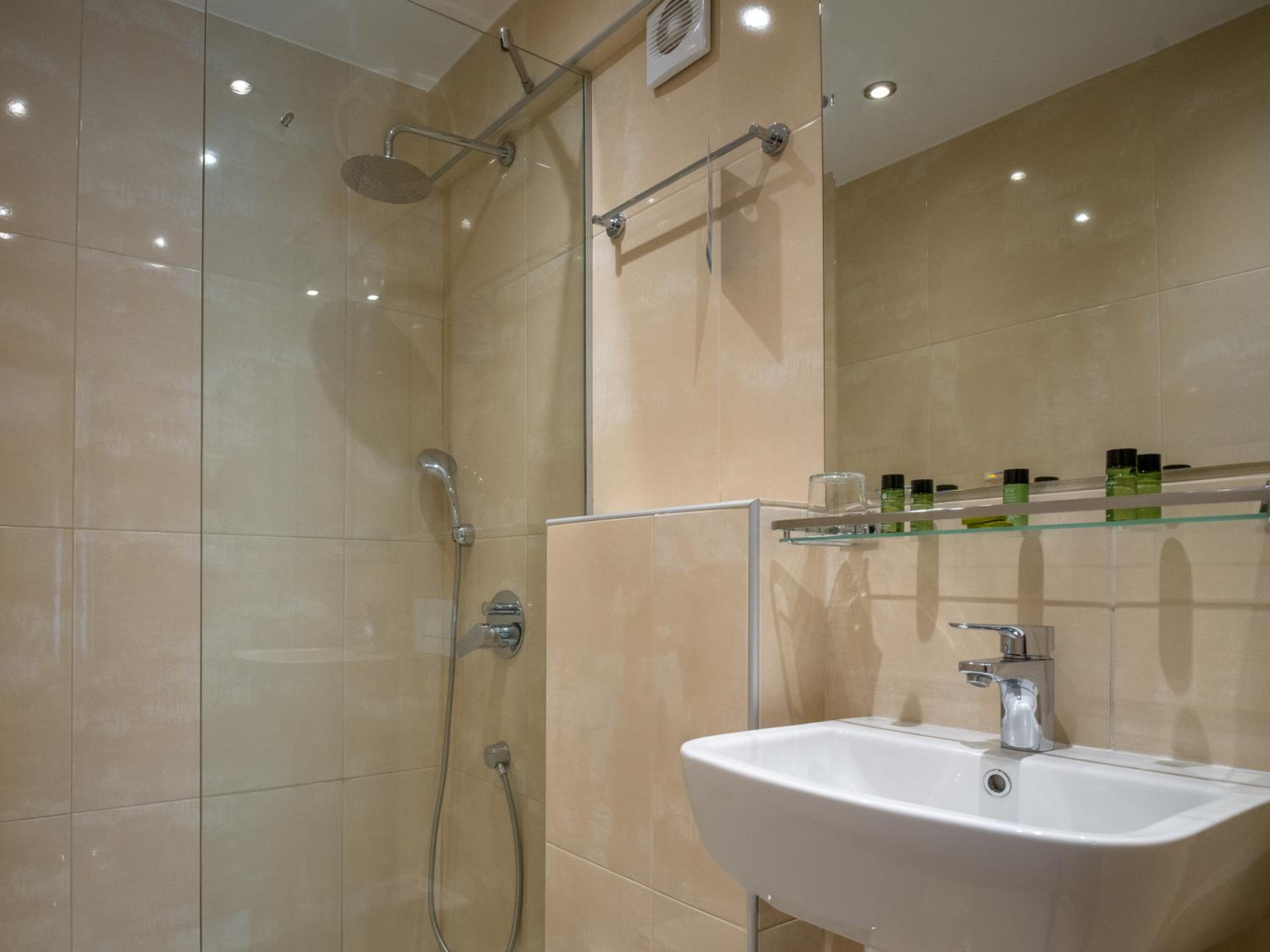 Superior Double Room with Partial Sea View - Photo 11