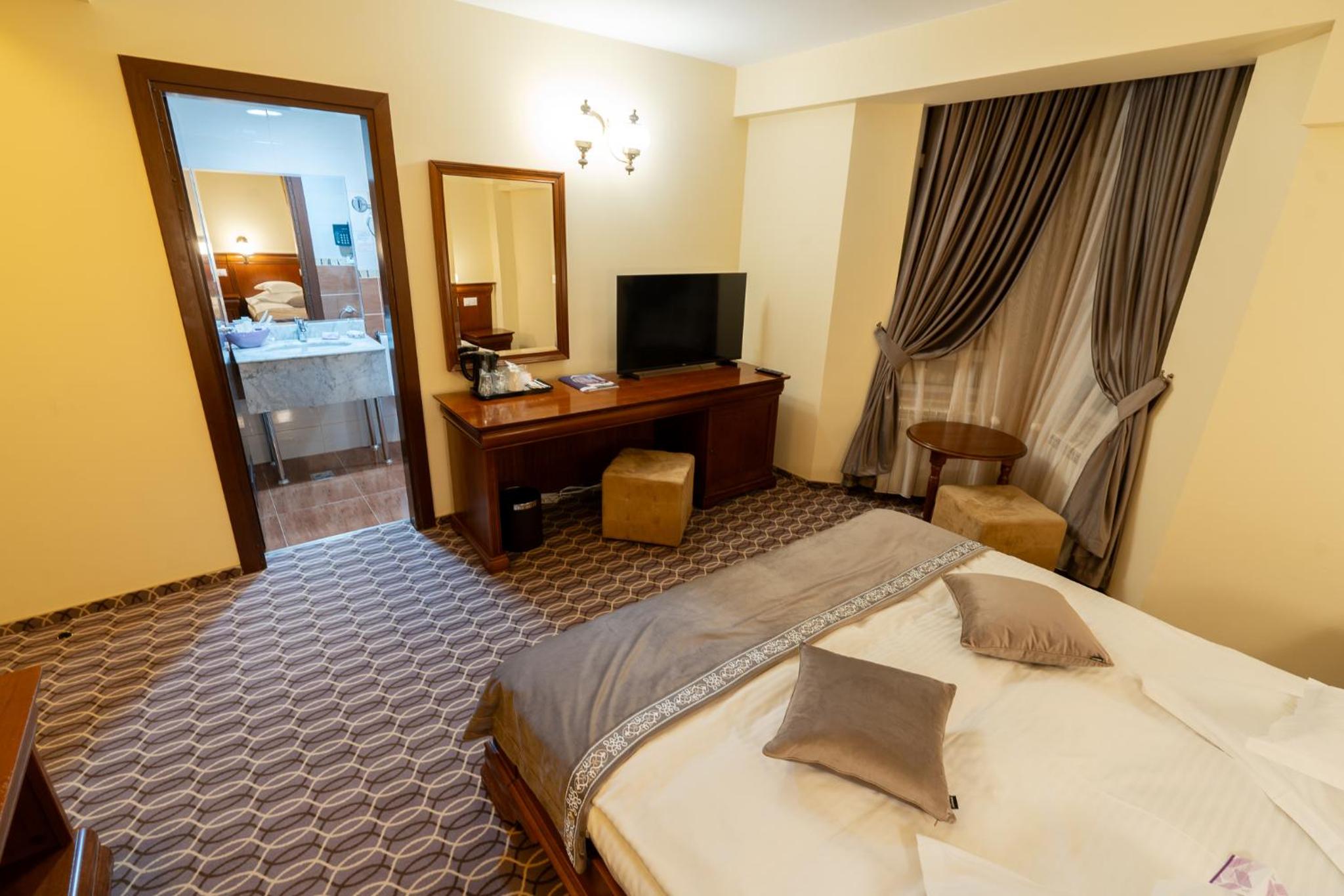 Standard Double Room - Photo 3