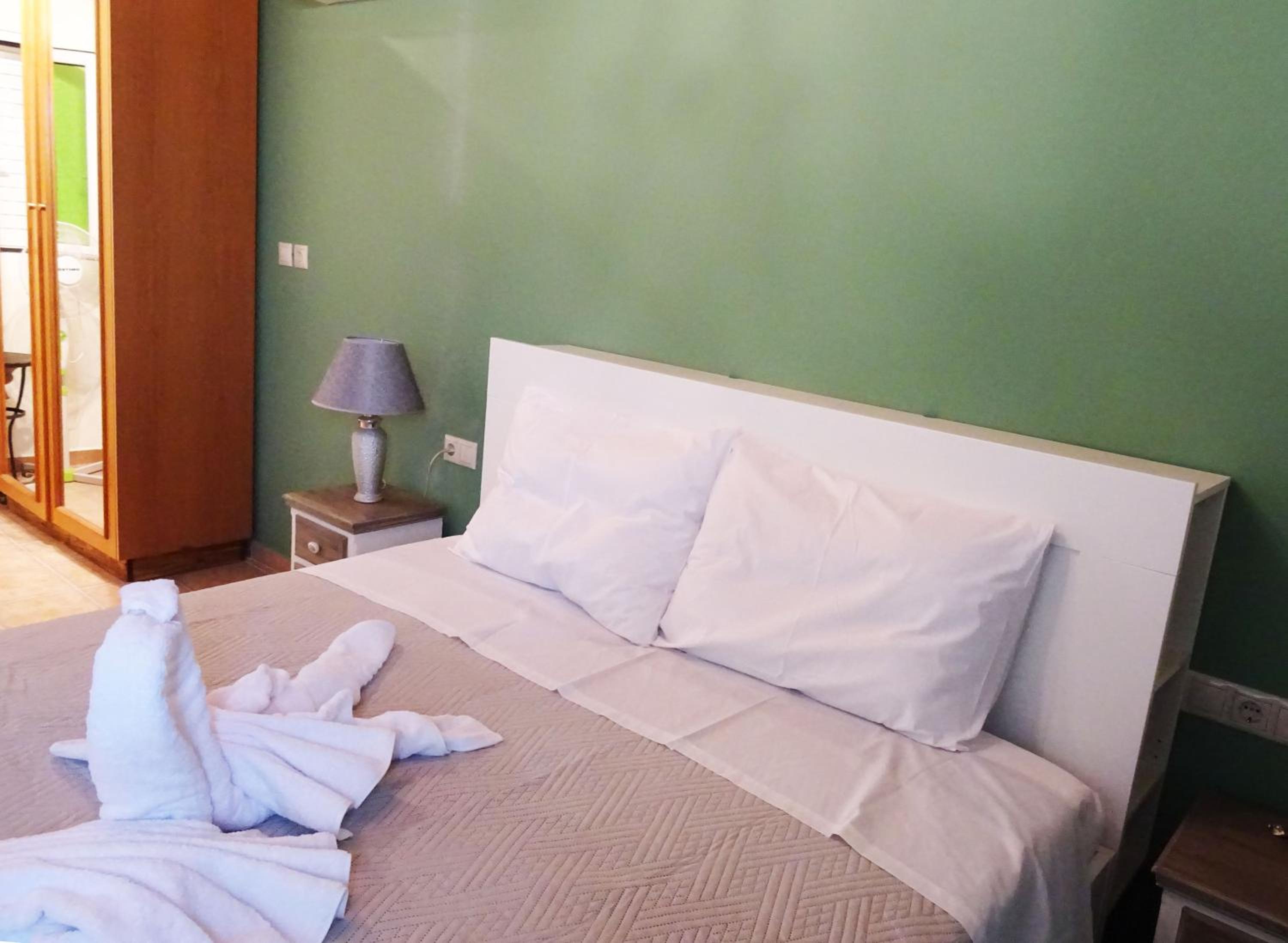 One-Bedroom House photo 1