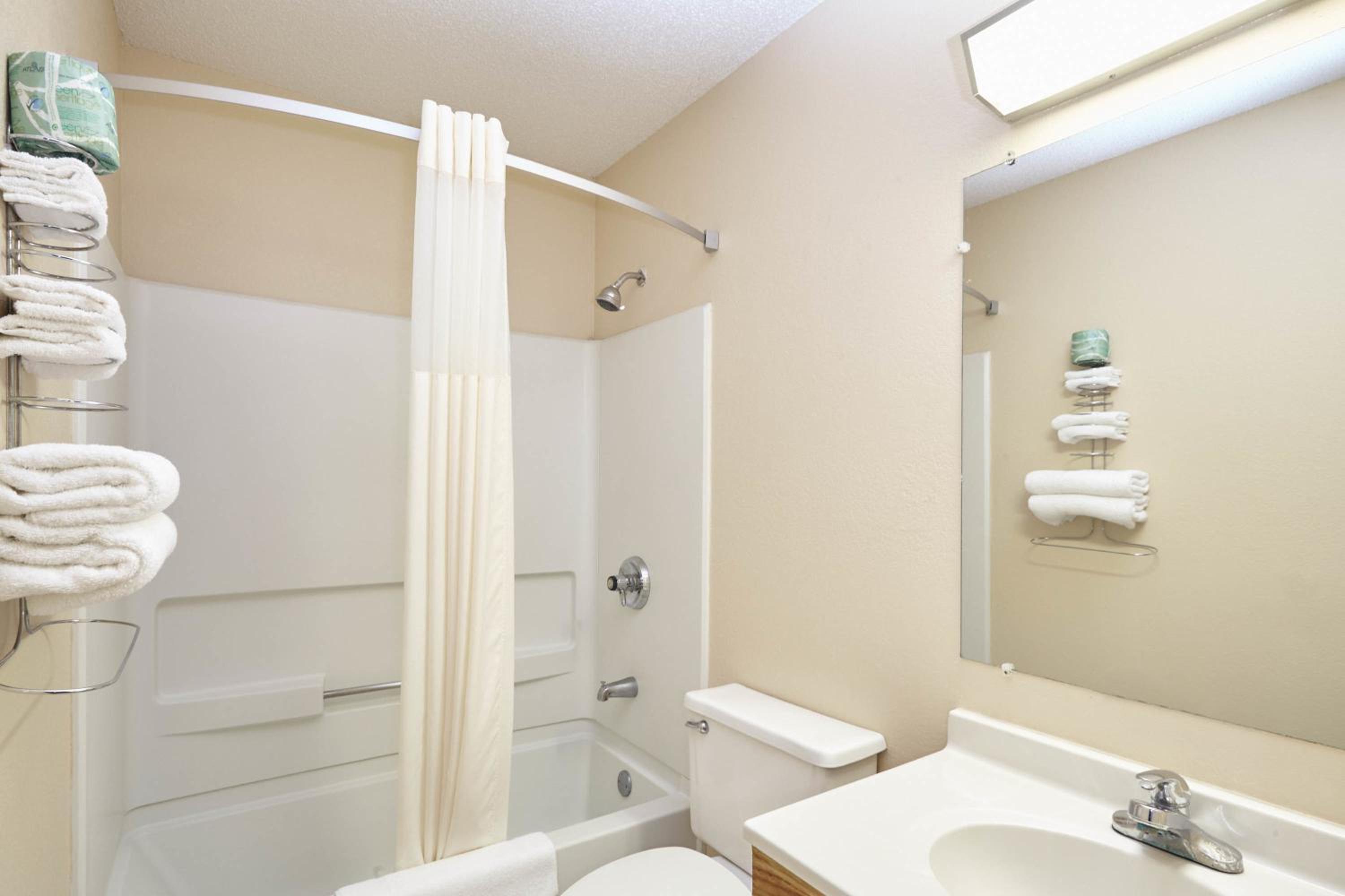 Deluxe Double Room with Two Double Beds - Non-Smoking - Photo 5