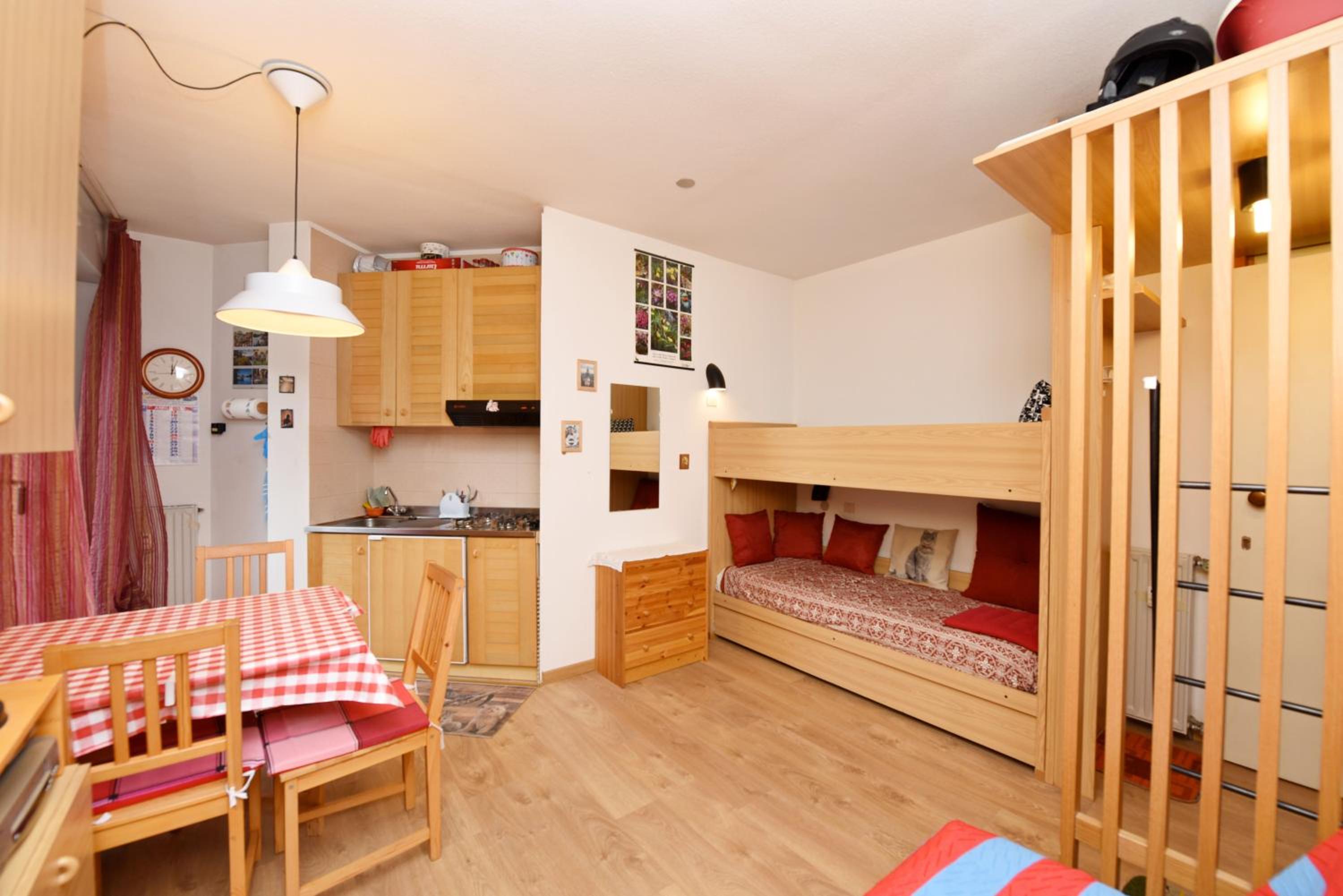 One-Bedroom Apartment photo 1