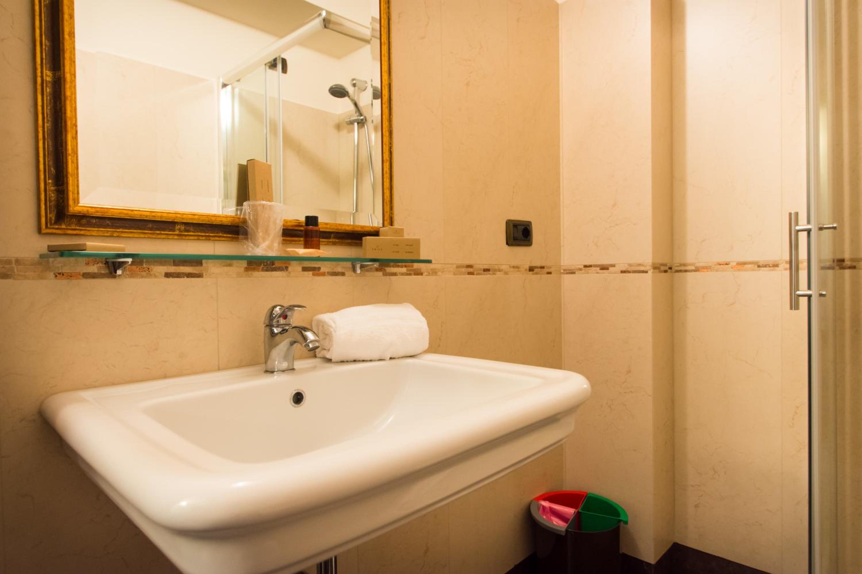 Double or Twin Room photo 3