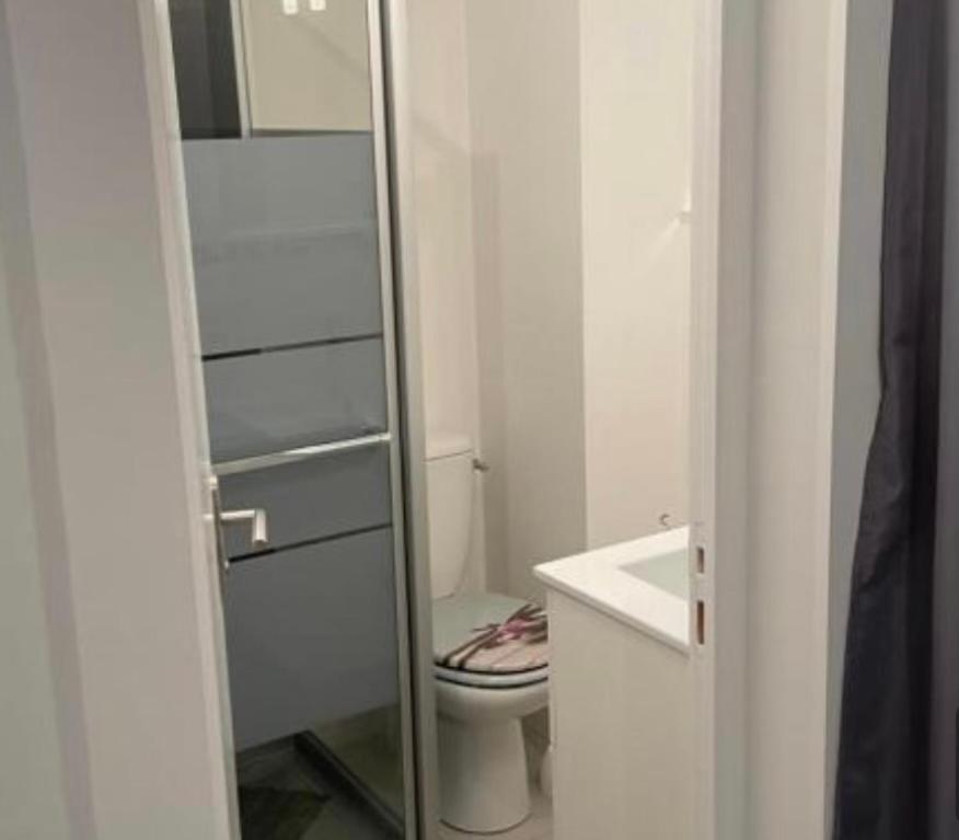 One-Bedroom Apartment photo 2