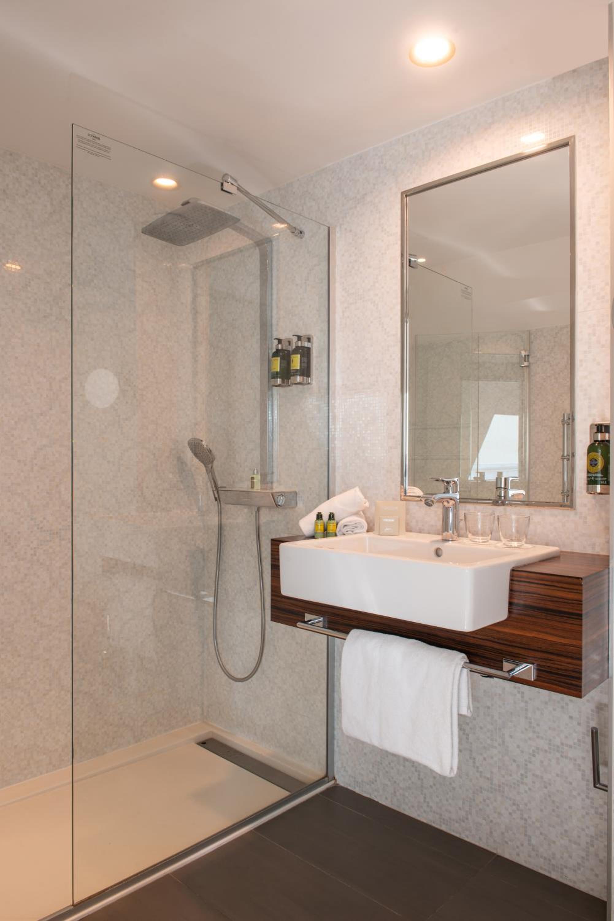 Double room with Eiffel Tower view – 5th and 6th floor photo 3