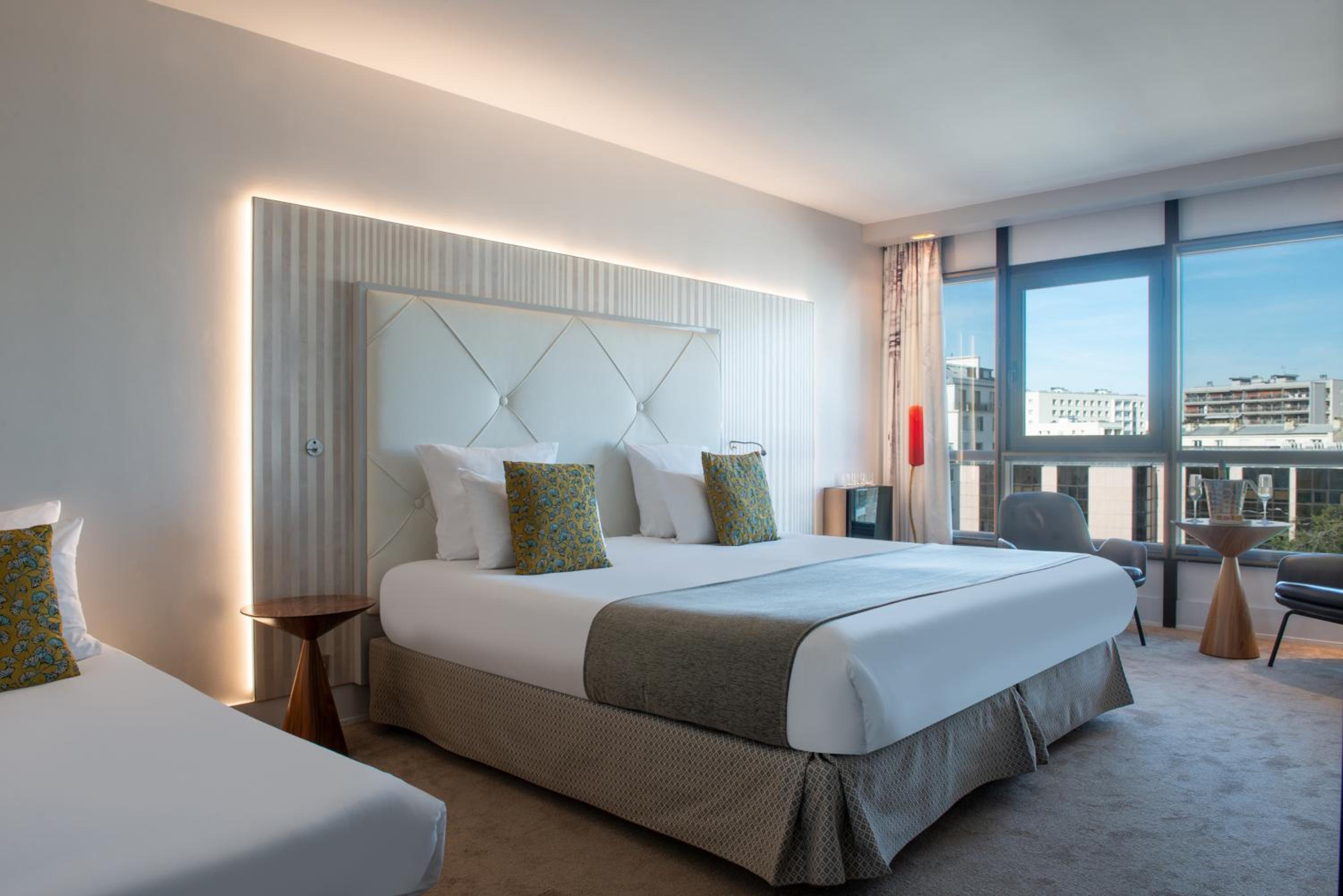 Junior Suite with Eiffel Tower View