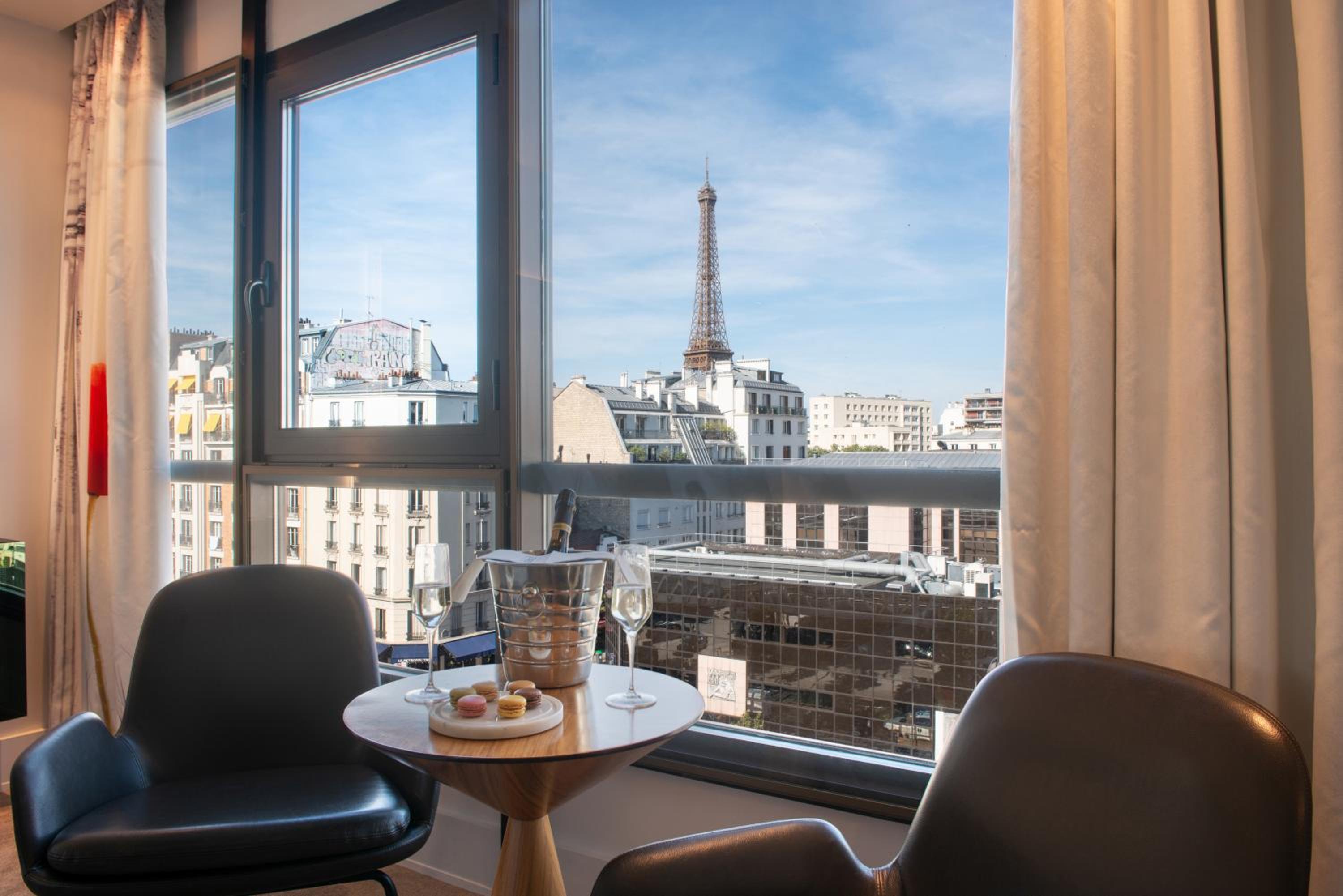 Privilege Double Room with Eiffel Tower view - 5th and 6th floor photo 3