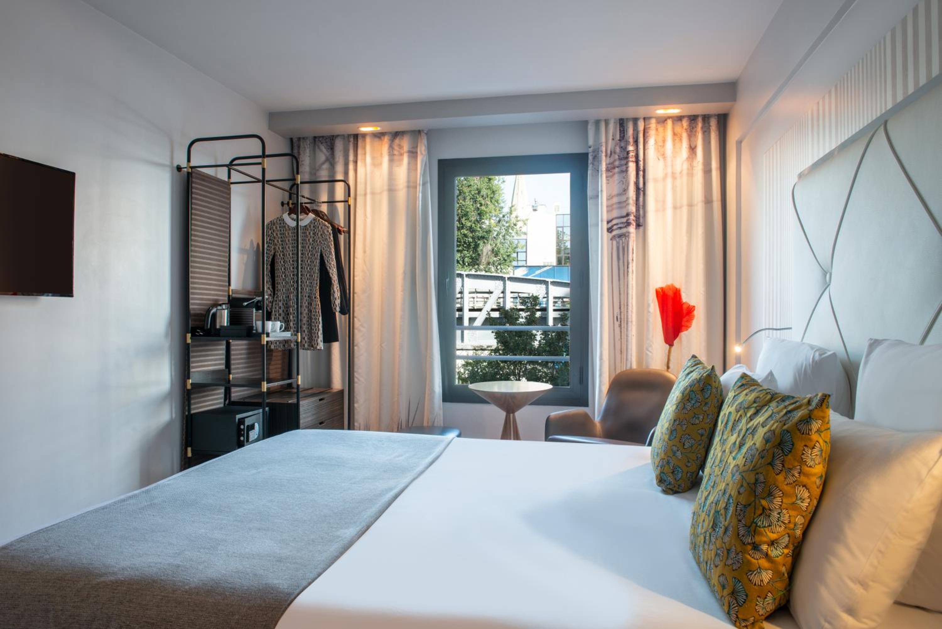 Double Room with Eiffel Tower View – 3rd and 4th floor photo 3