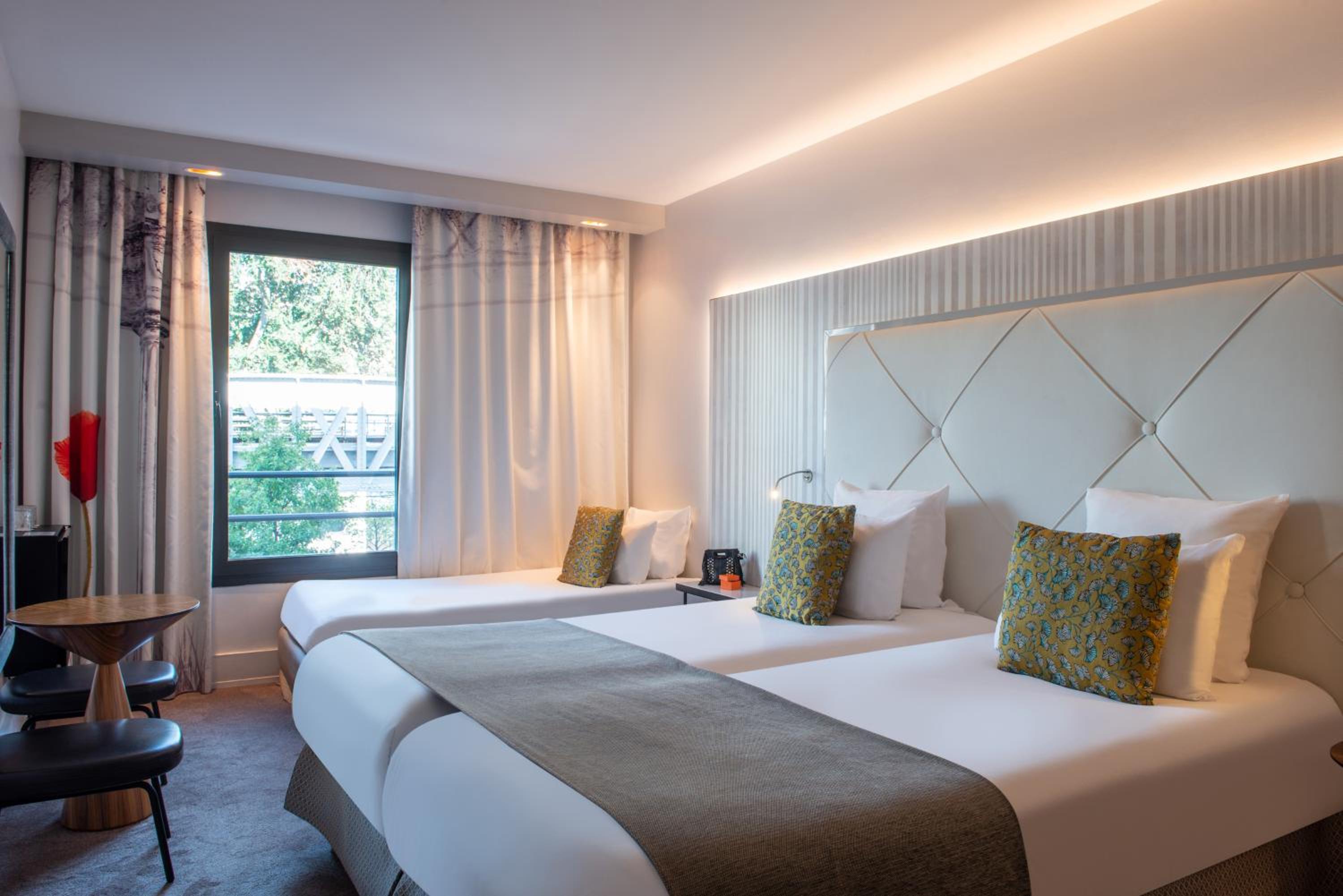 Privilege Triple Room courtyard or street view