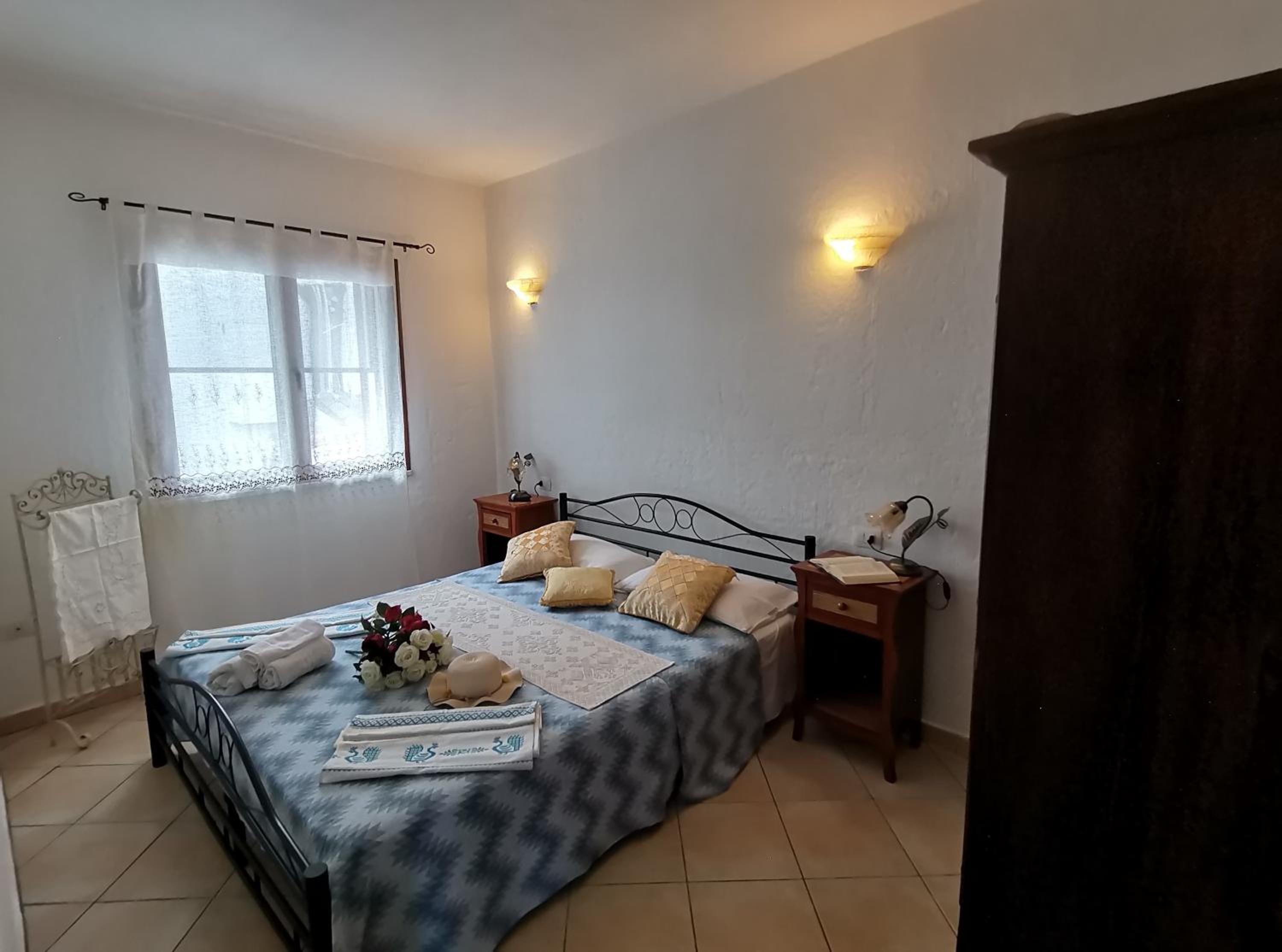 One-Bedroom House photo 1