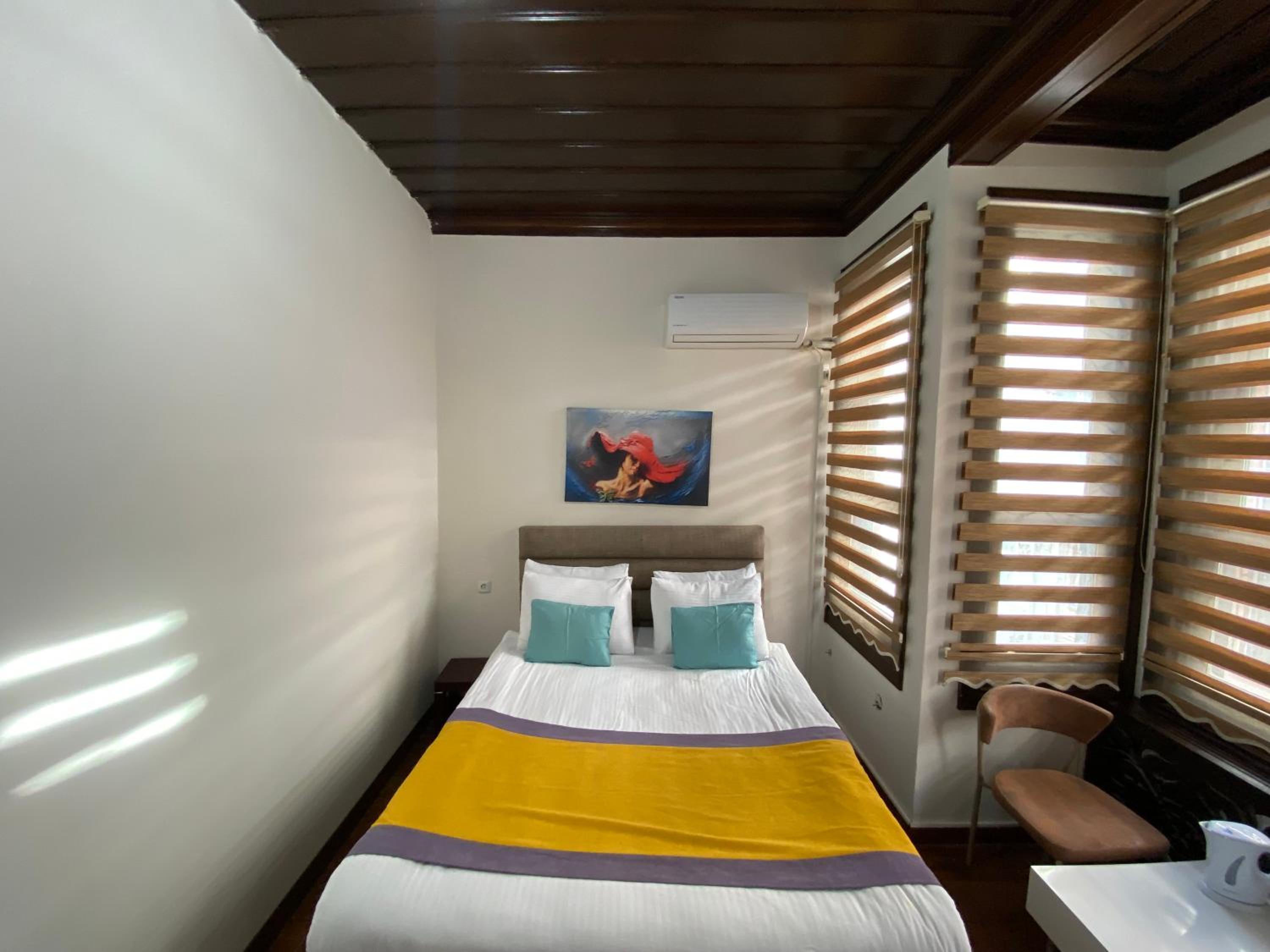 Large Double Room photo 1