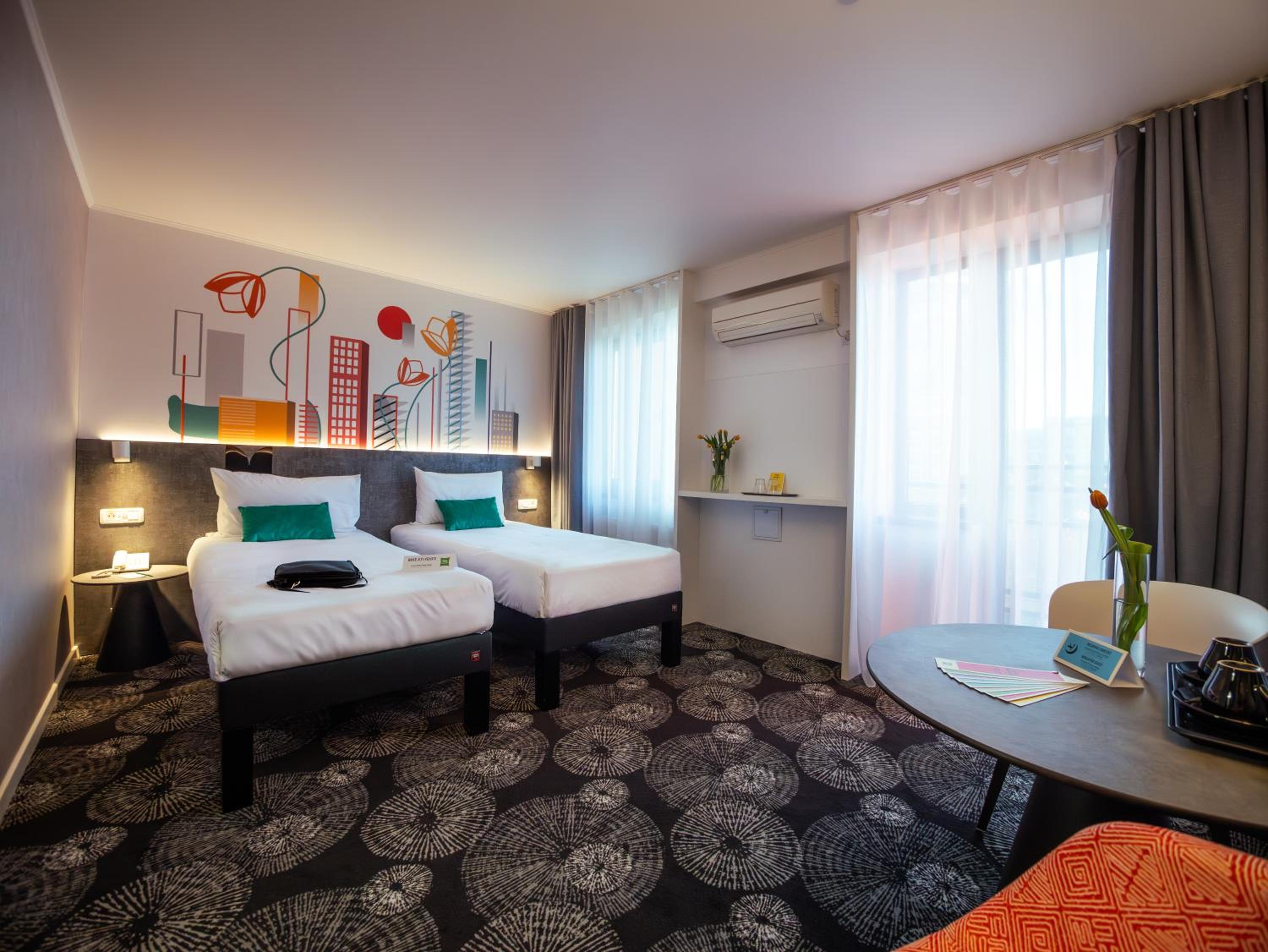 Standard Twin Room with Balcony - Photo 5