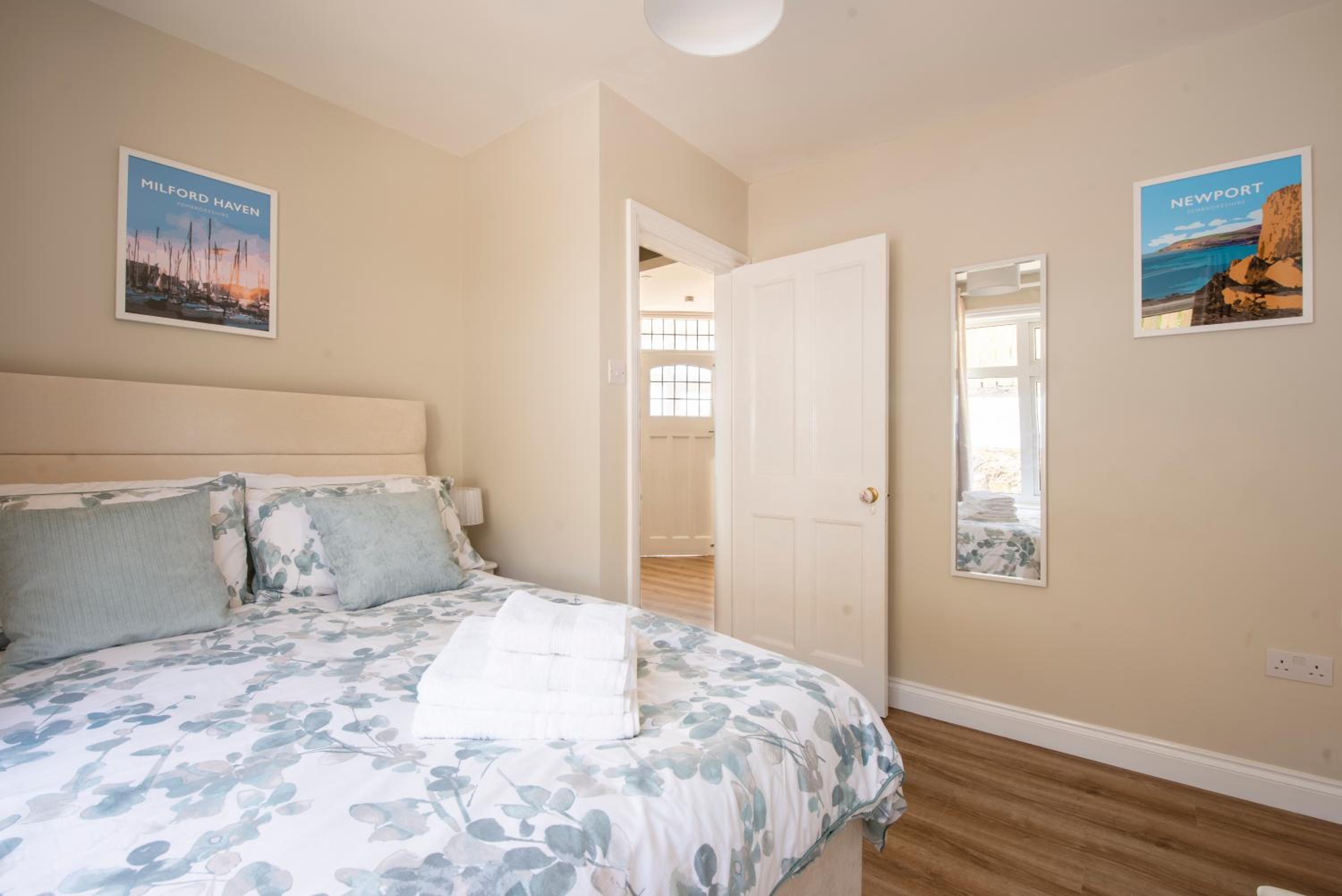 Three-Bedroom House photo 2
