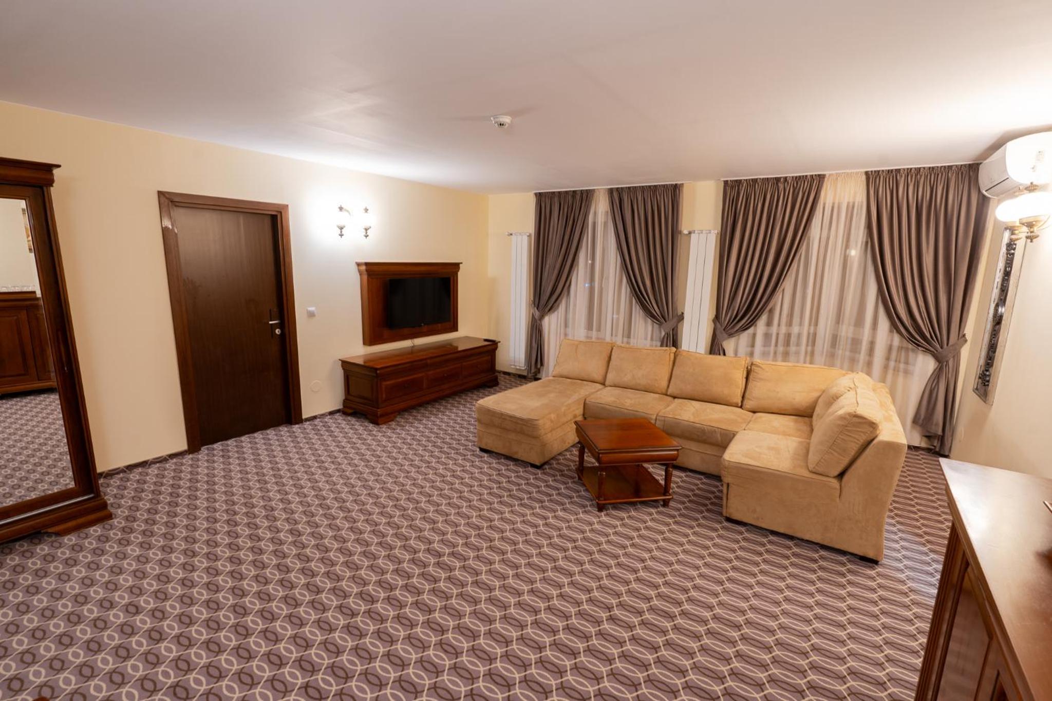 Superior Suite - Photo 1