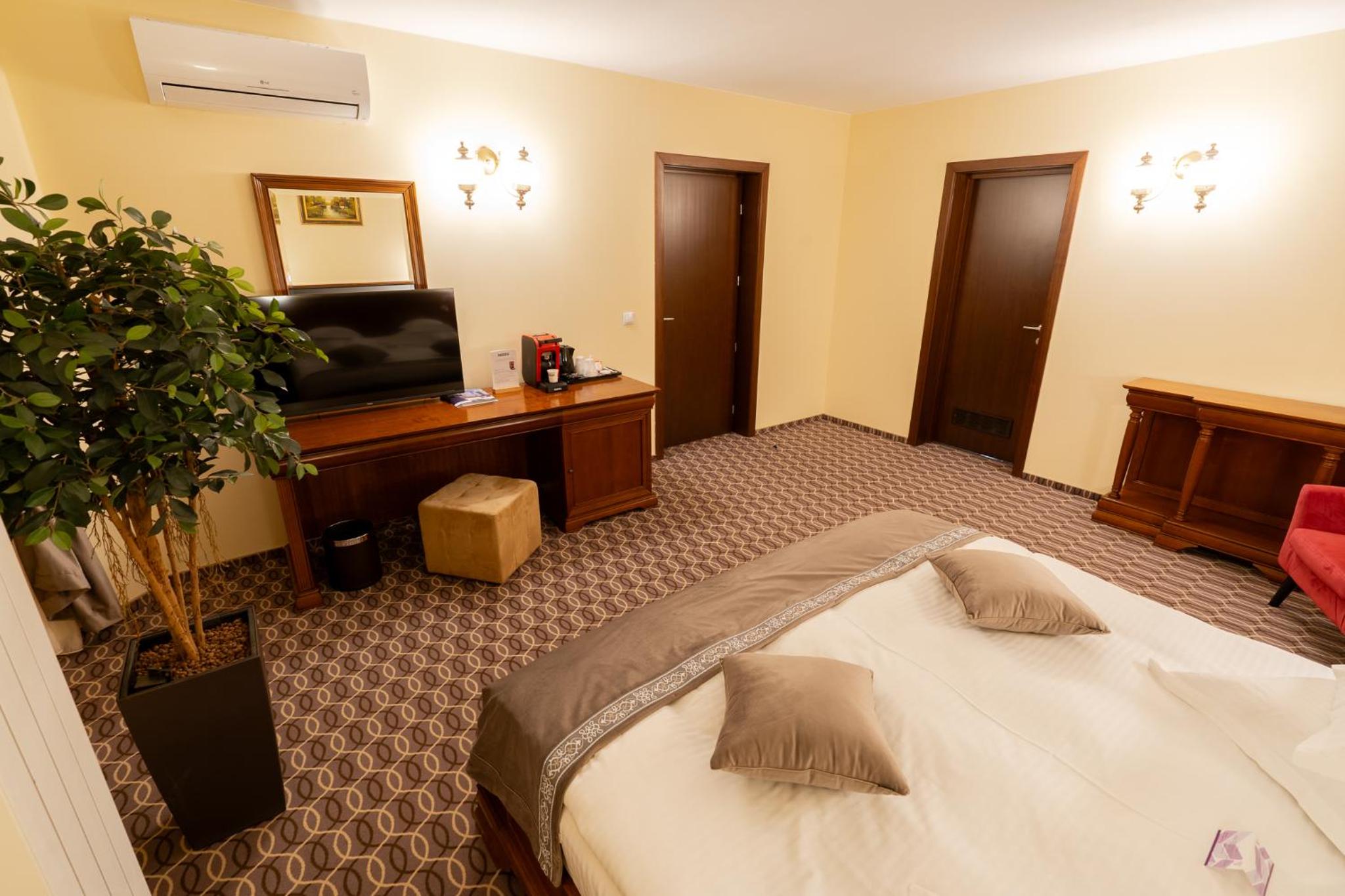 Superior Suite - Photo 5