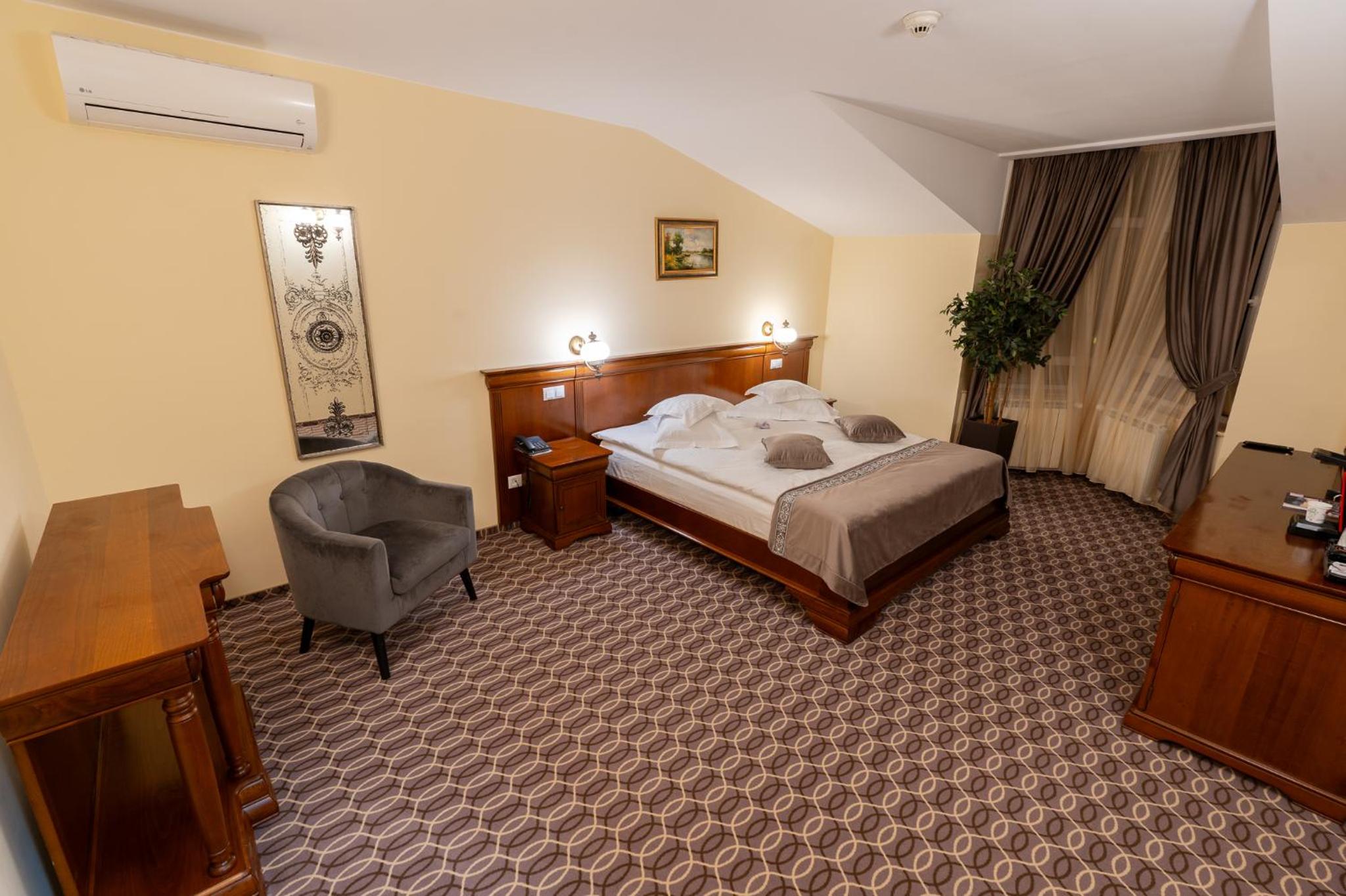 Superior Suite - Photo 6