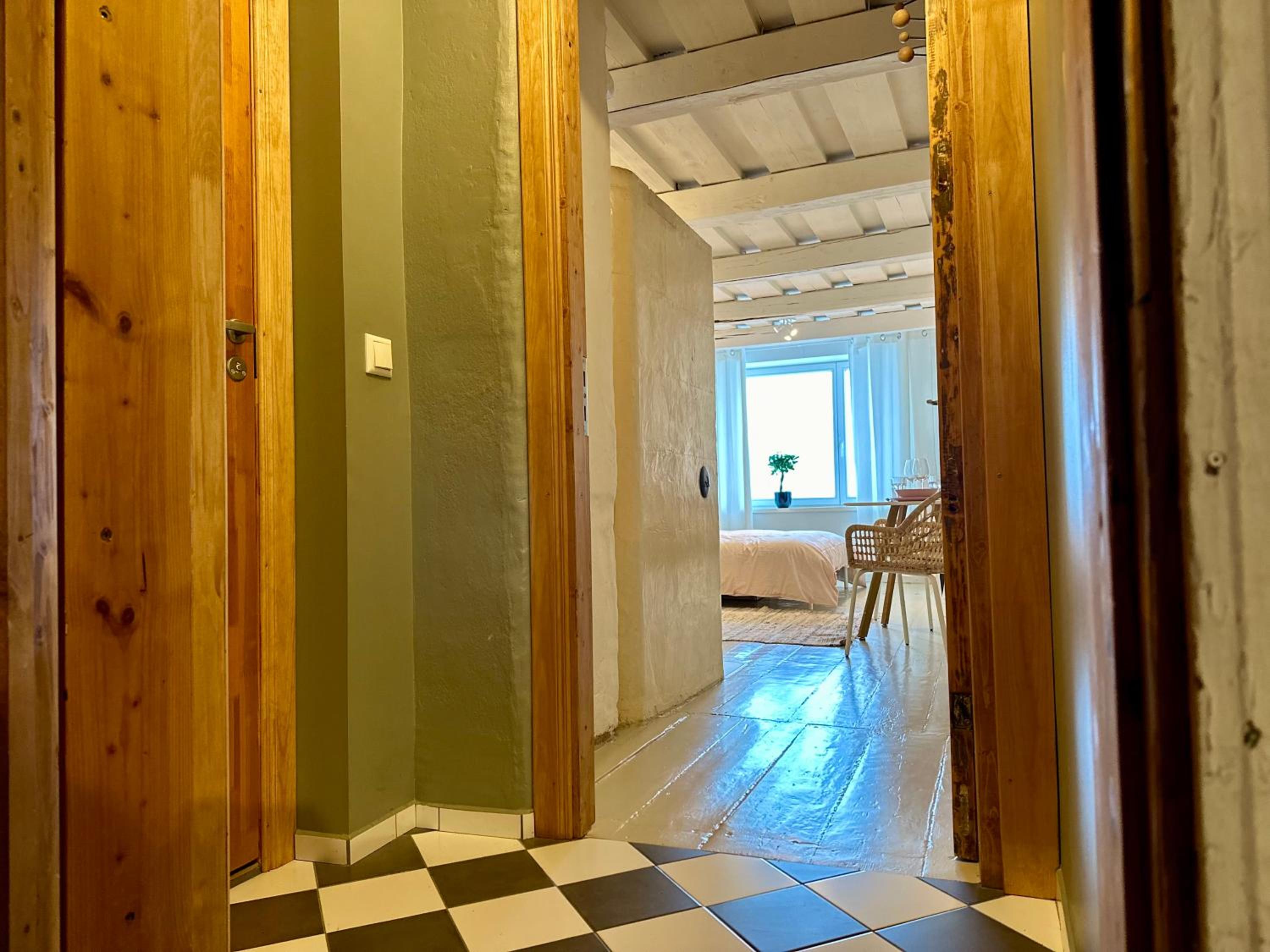 One-Bedroom Apartment photo 2