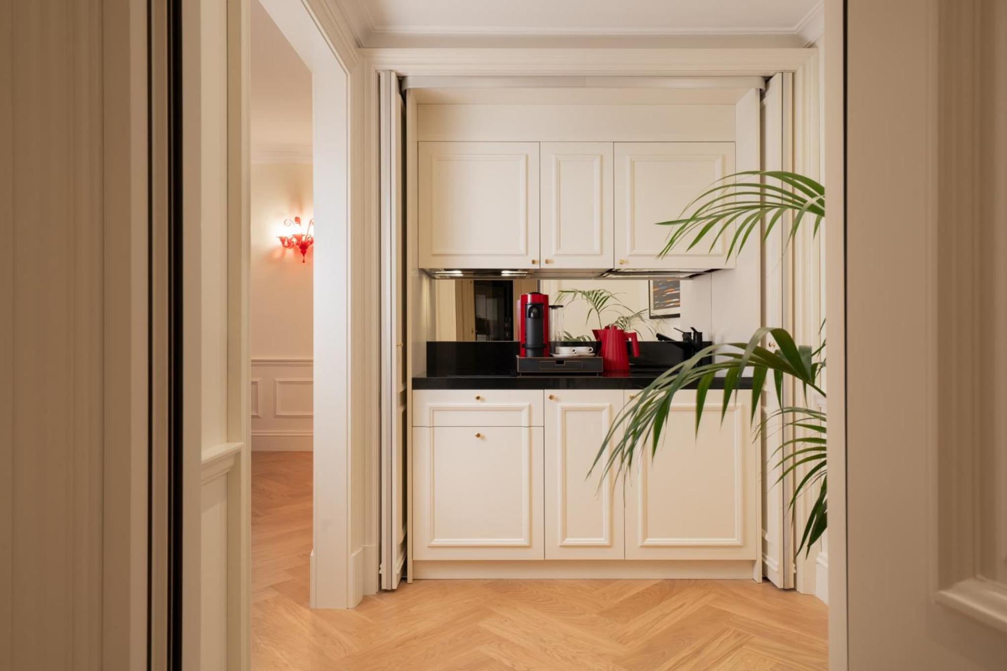 Two-Bedroom Suite thumbnail 6