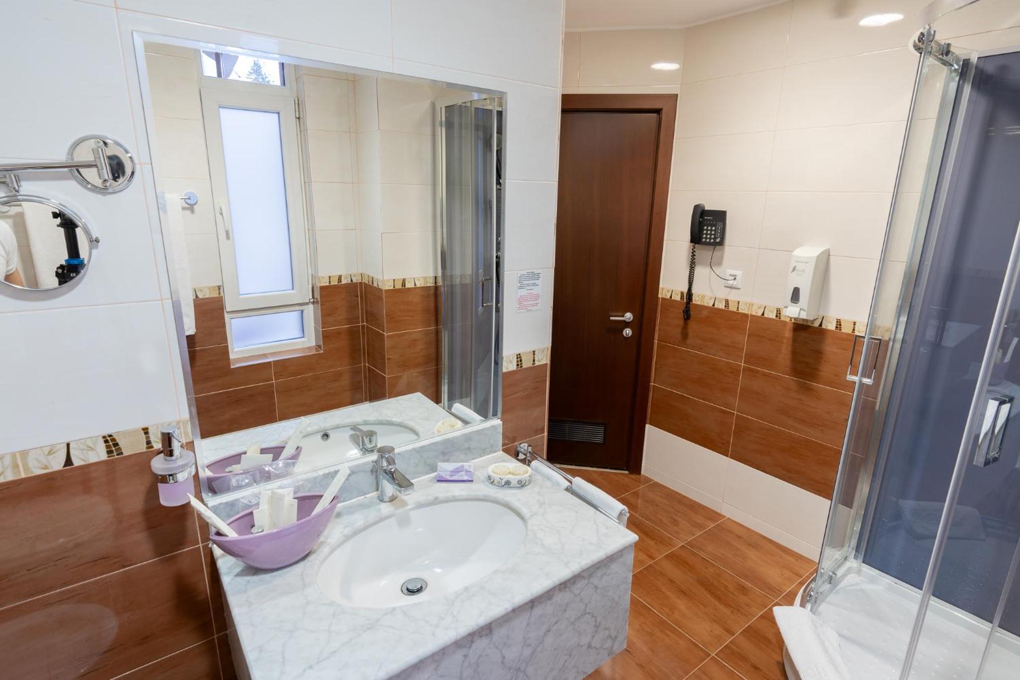 Economy Double Room - Photo 4