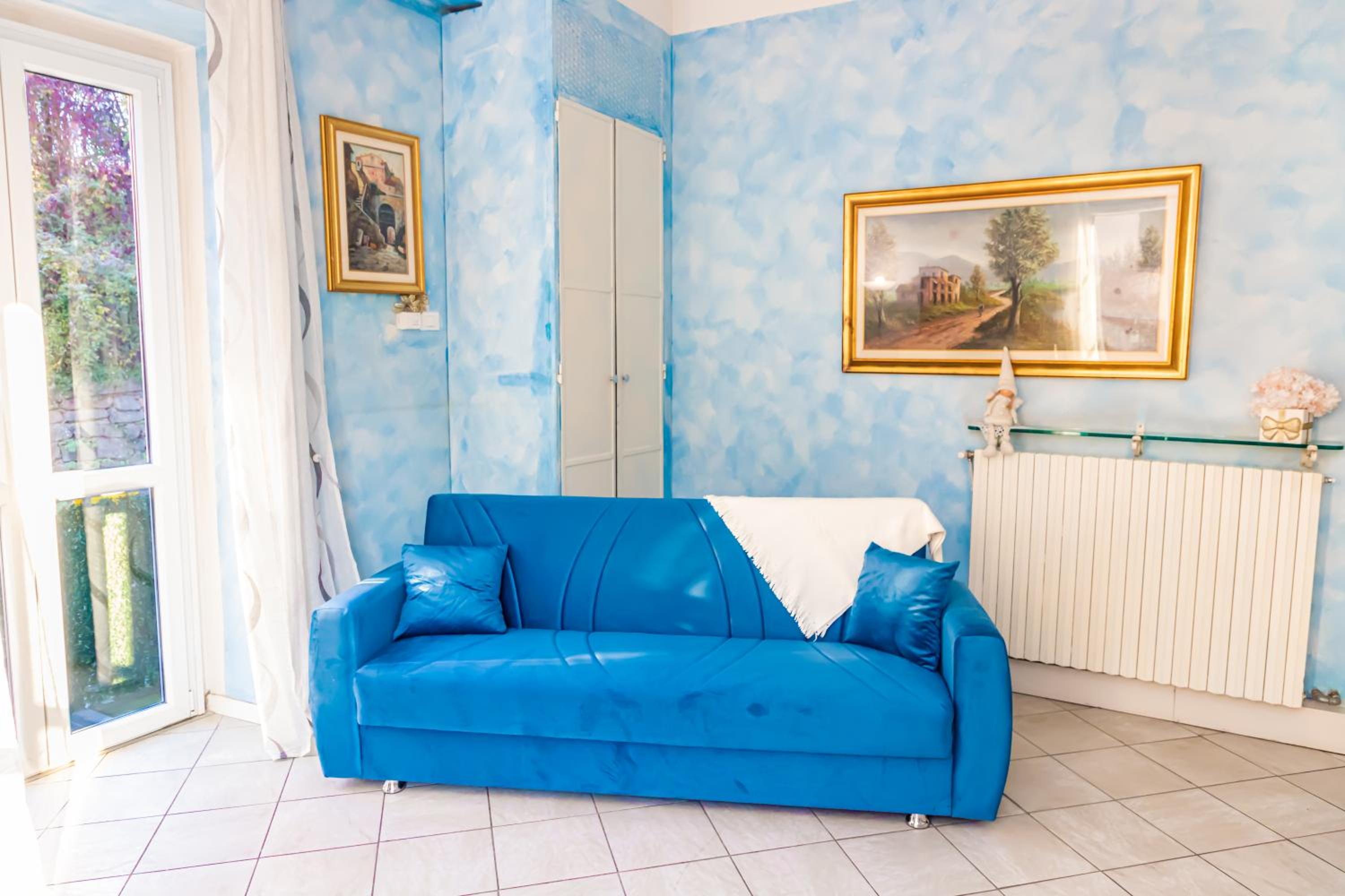 One-Bedroom Apartment photo 1