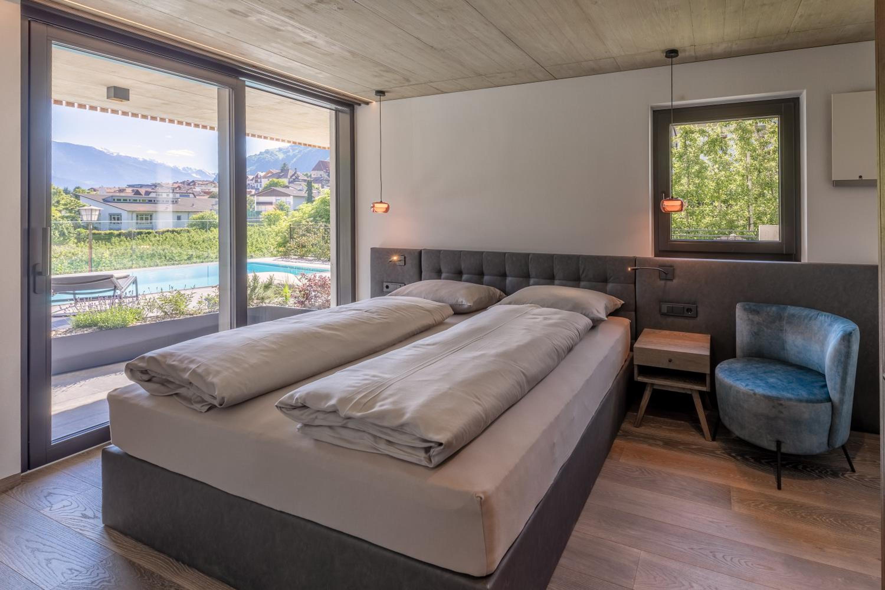 Two-Bedroom Deluxe Apartment with Garden View photo 3