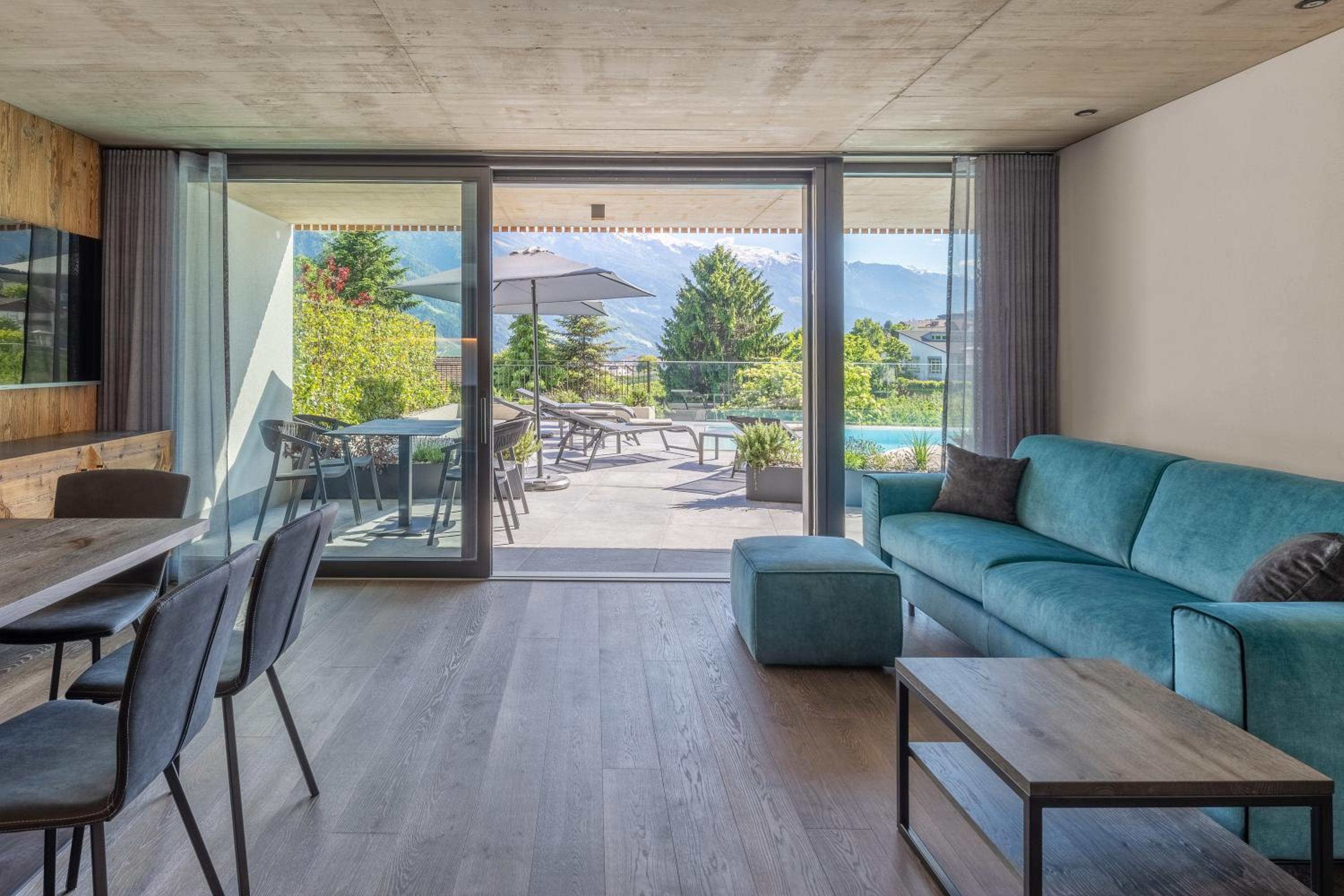Two-Bedroom Deluxe Apartment with Garden View photo 1