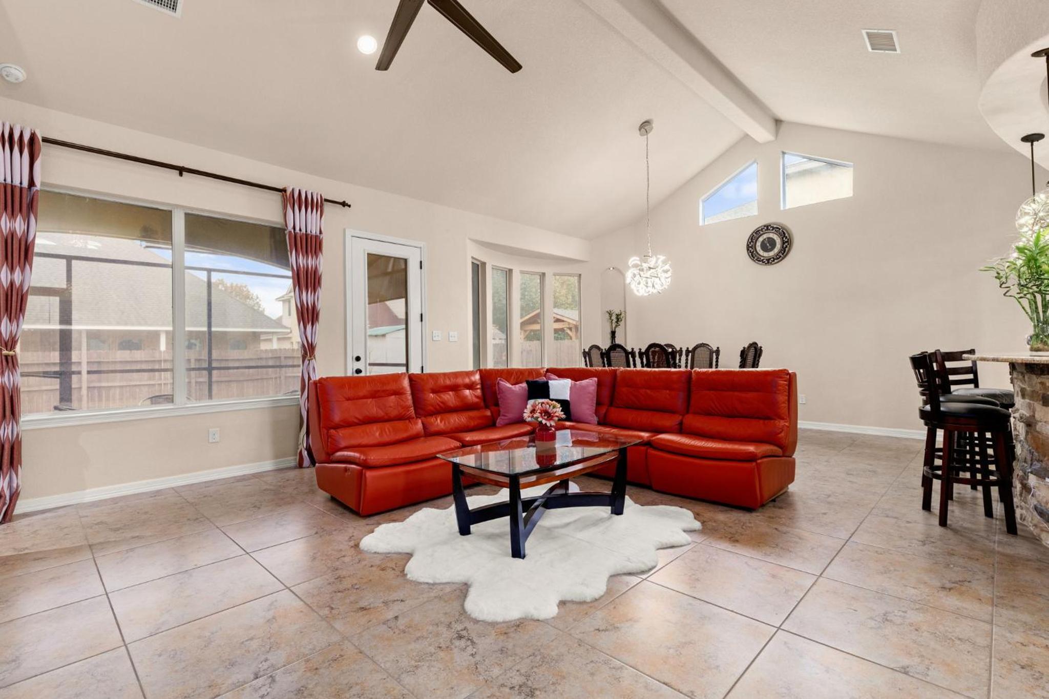 Four-Bedroom House photo 3