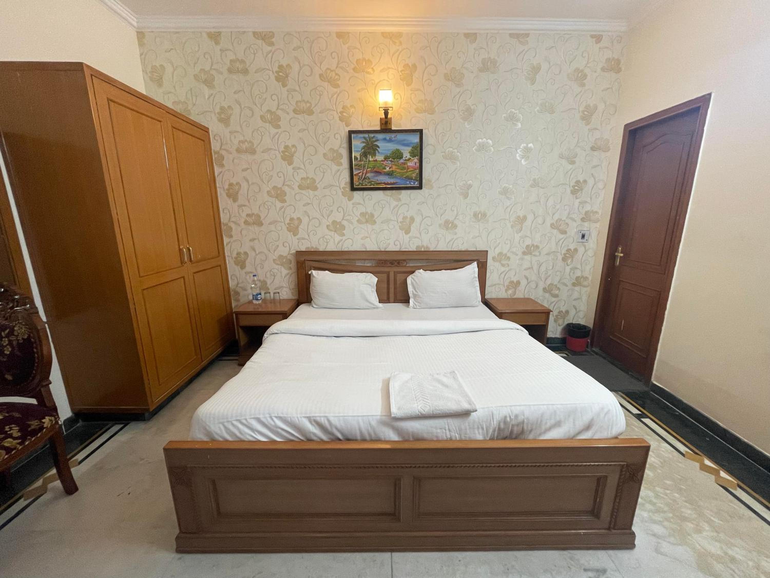 Deluxe Double Room photo 3