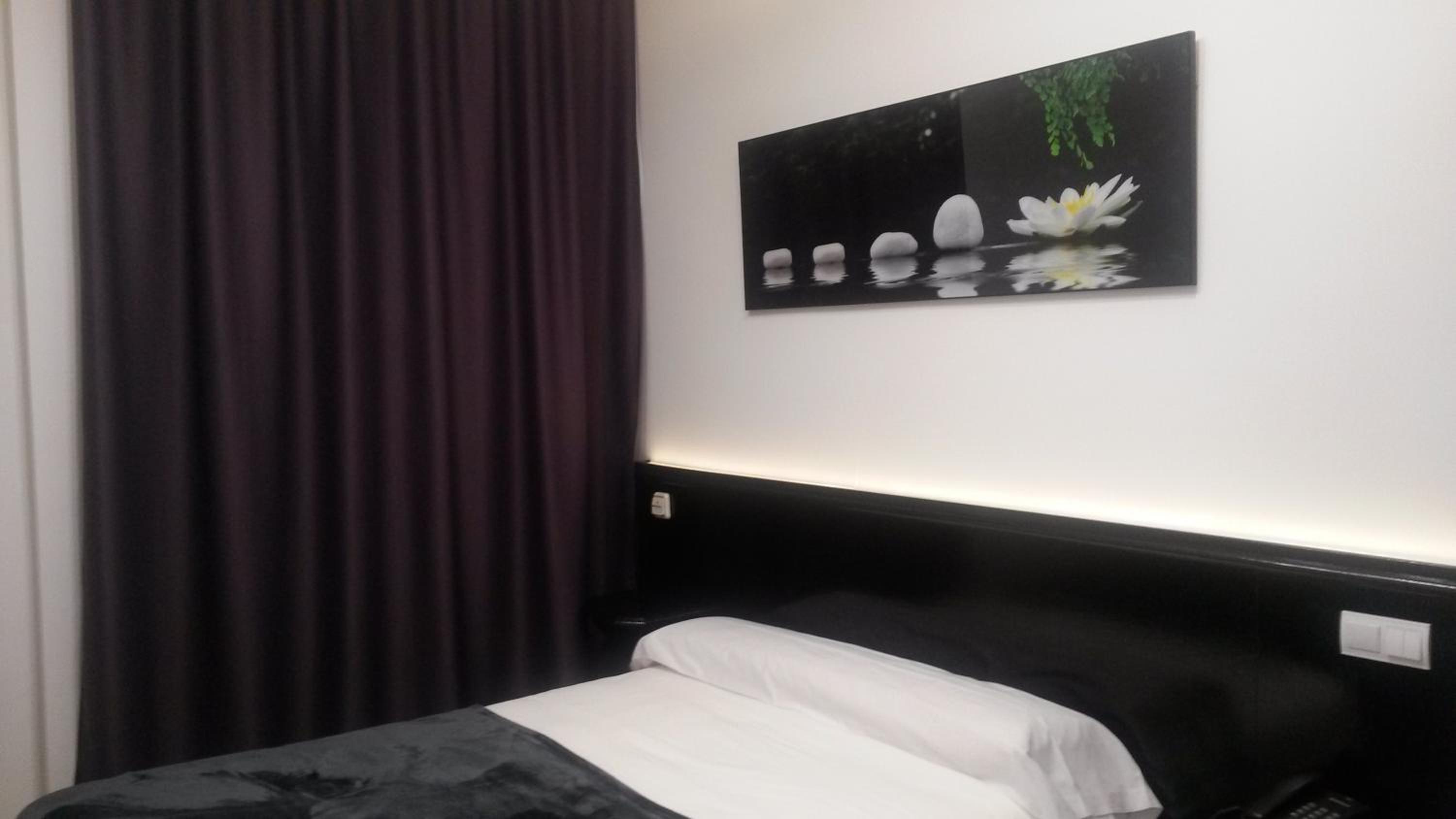 Single Room photo 3
