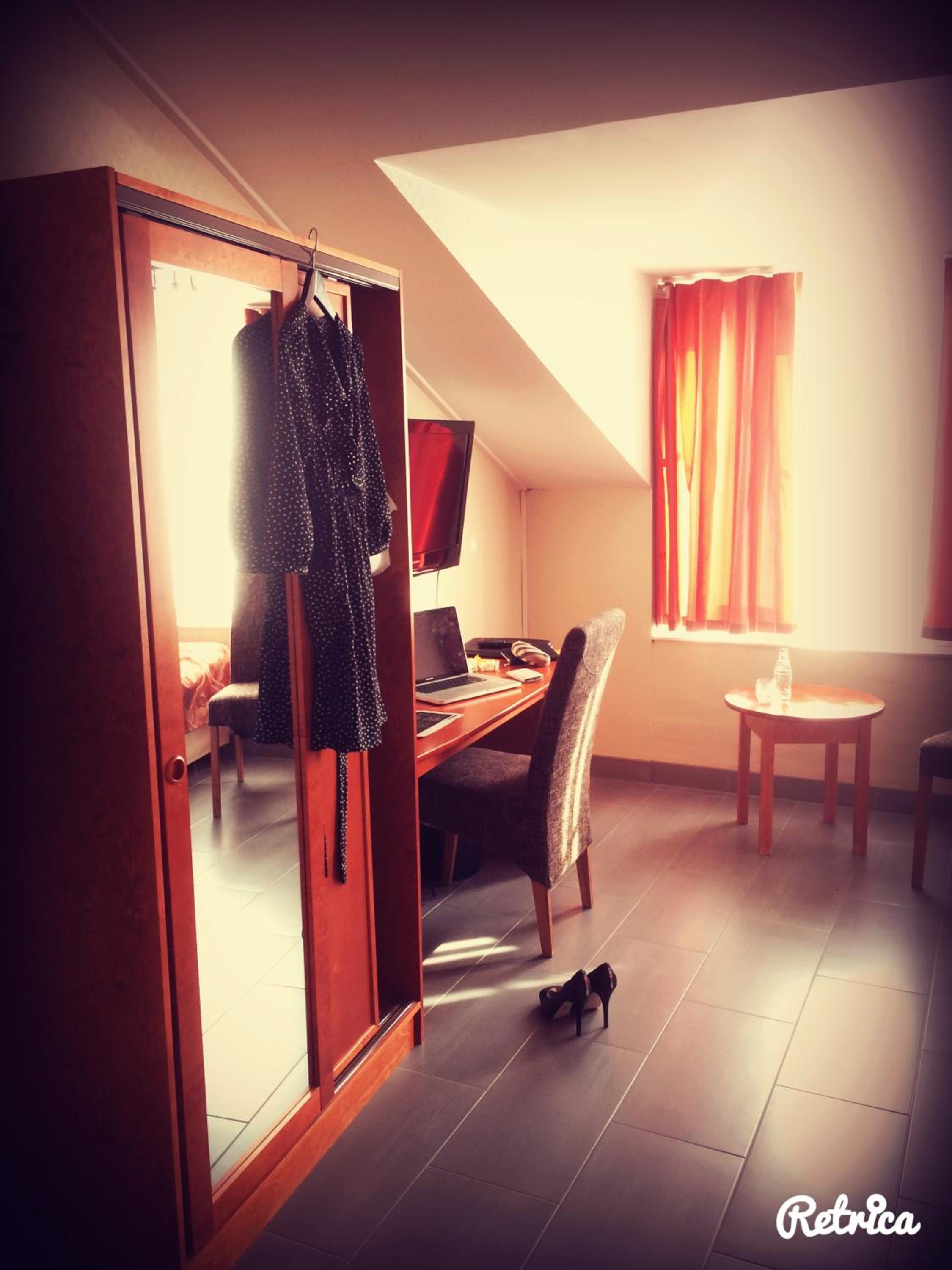 Standard Twin Room - Photo 7