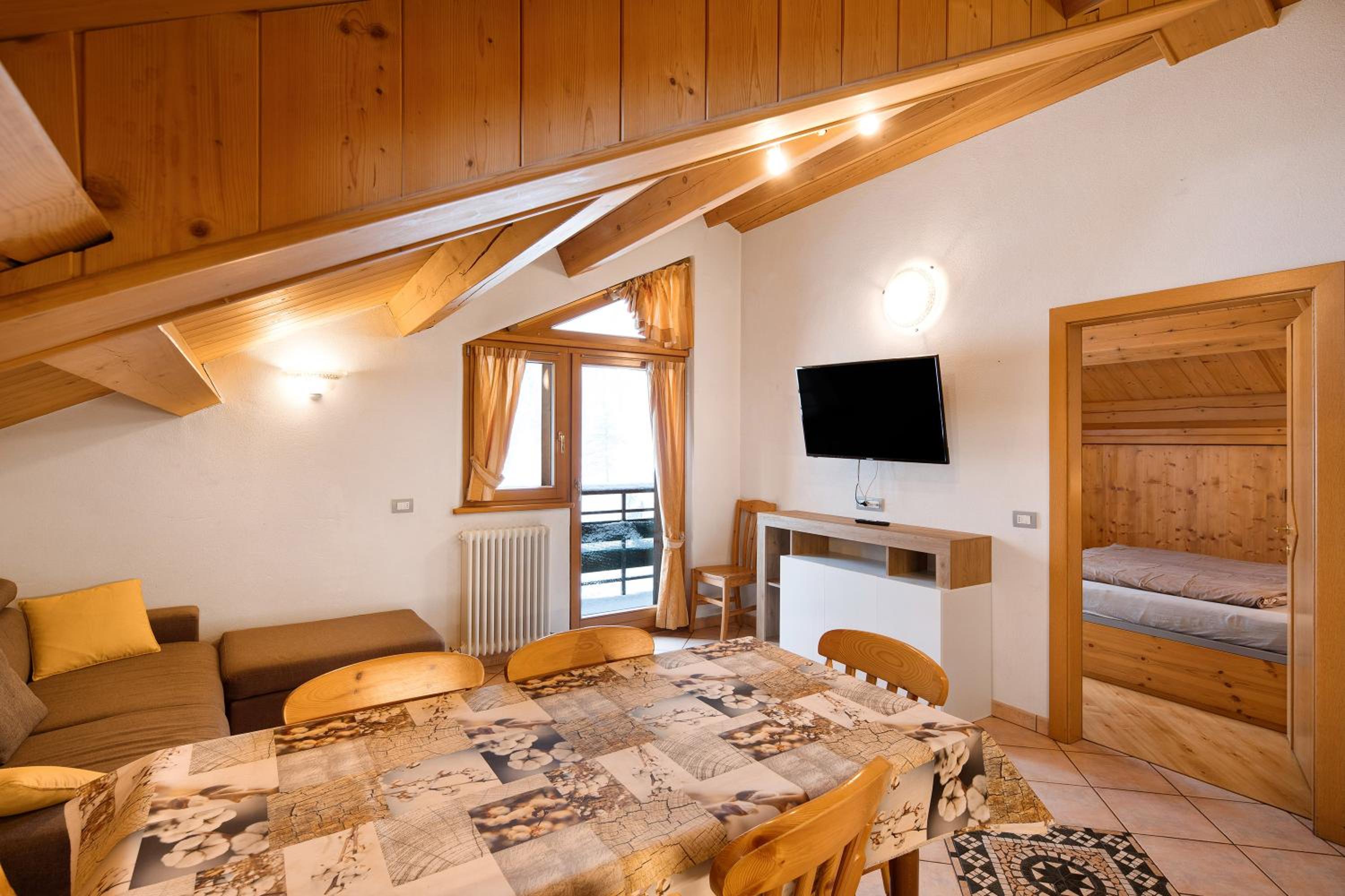 Two-Bedroom Deluxe Apartment with Garden View