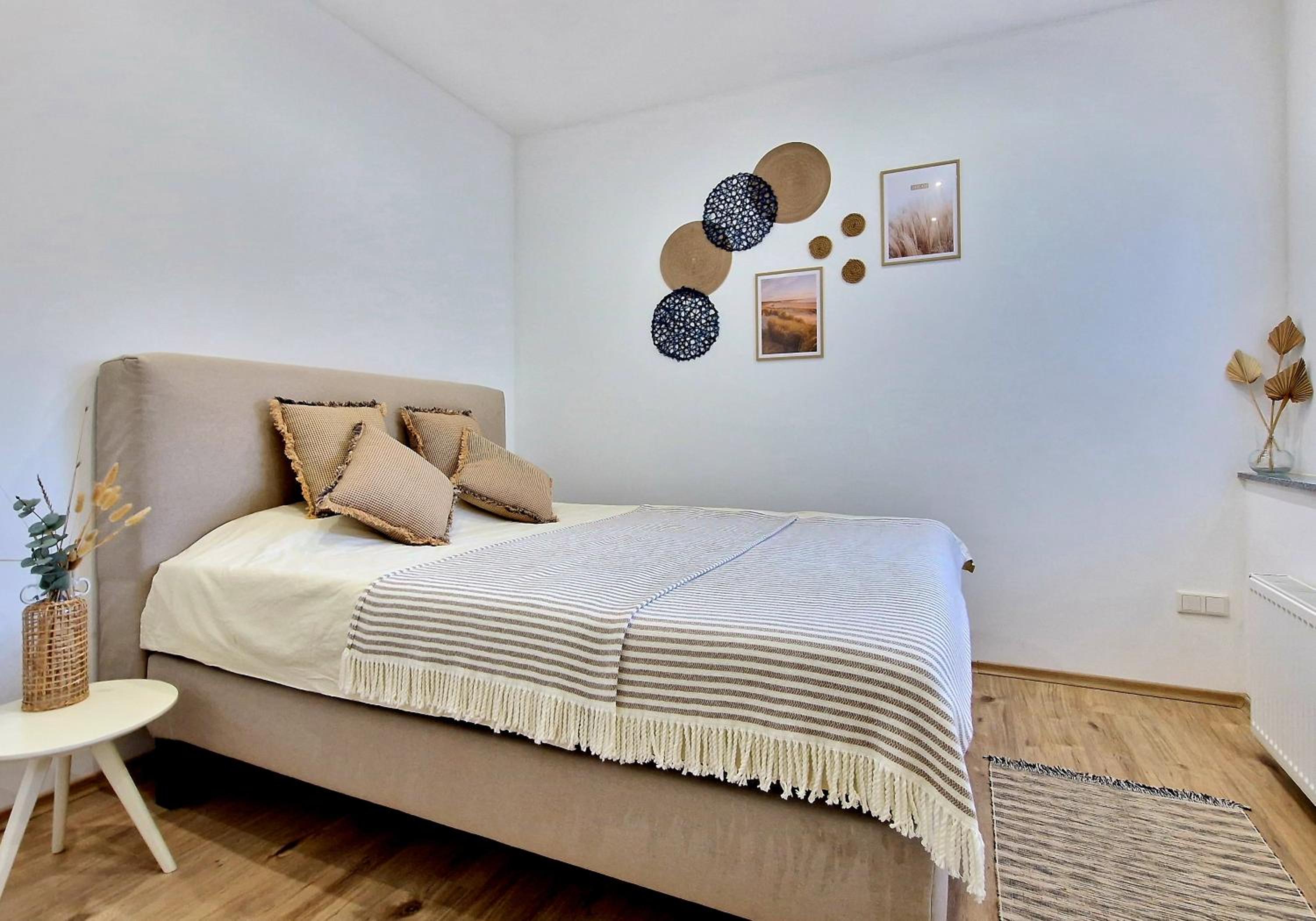One-Bedroom Apartment photo 1