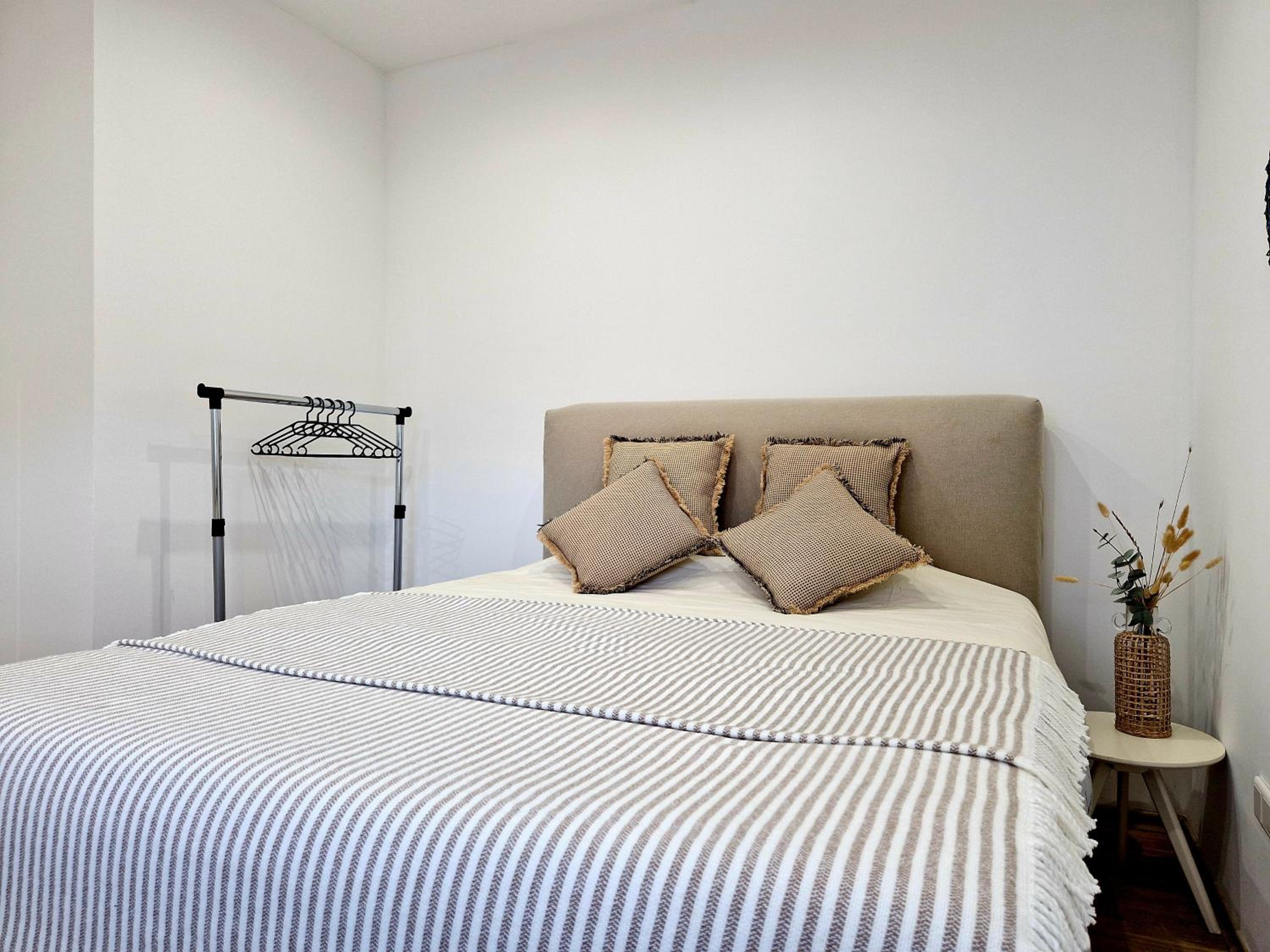 One-Bedroom Apartment photo 3