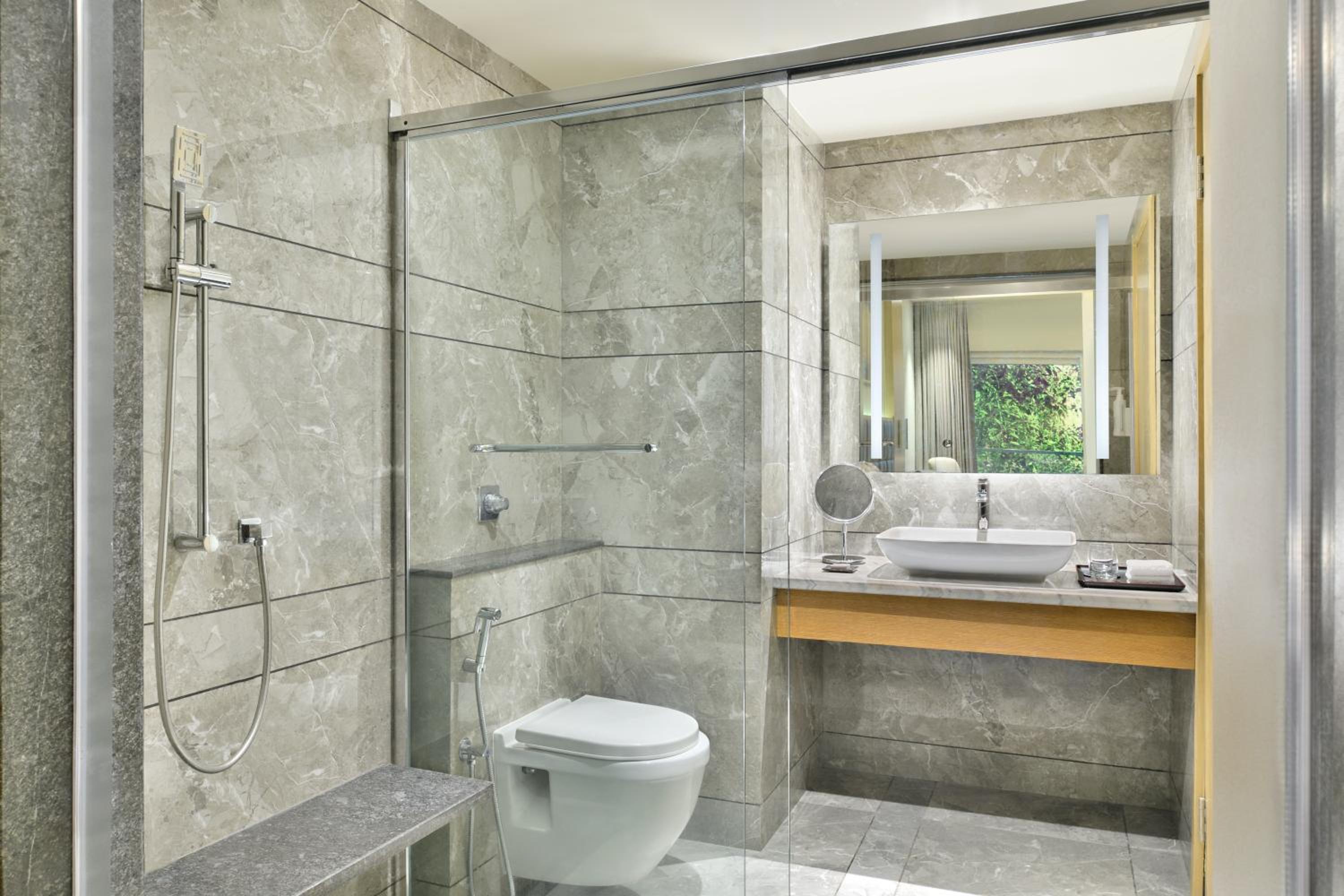 Deluxe King Room with Balcony and Garden View