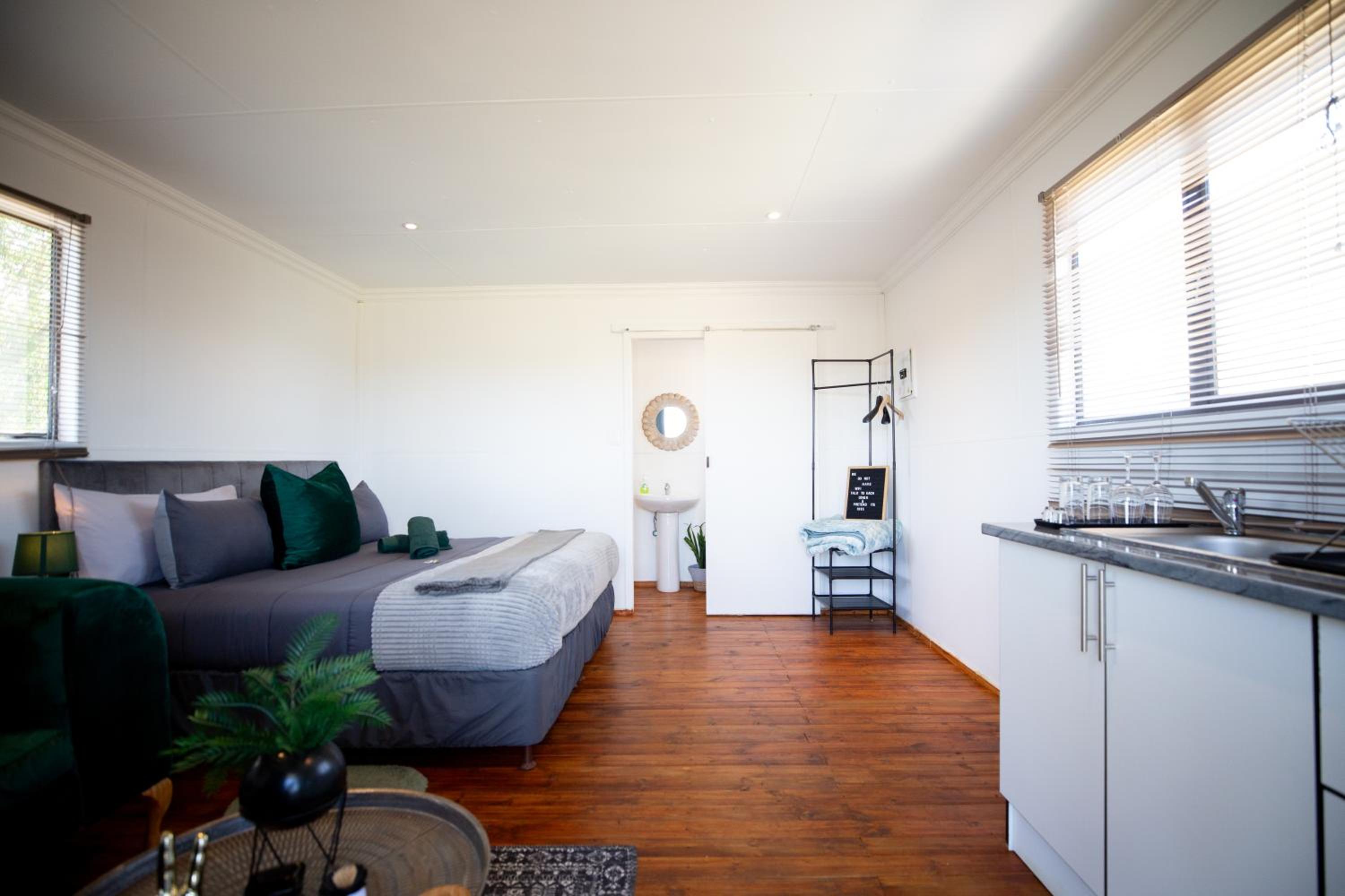 King Room with Balcony photo 3