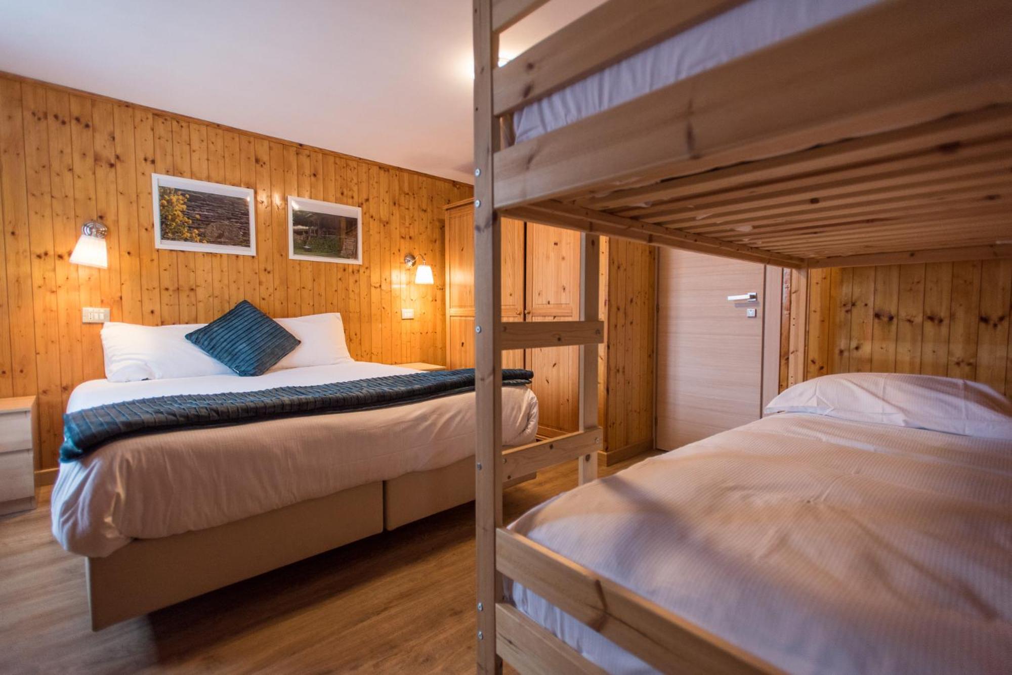 Comfort Quadruple Room with Balcony - Photo 4
