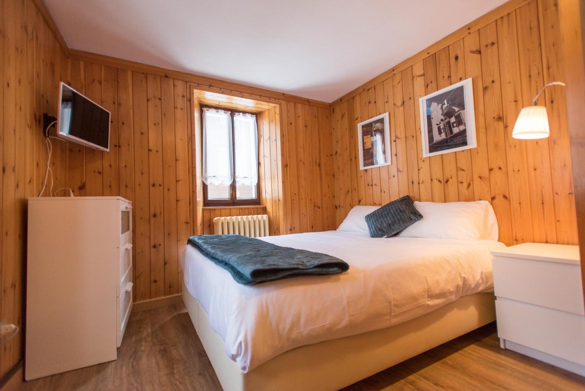 Double Room with Balcony and Mountain View photo 3