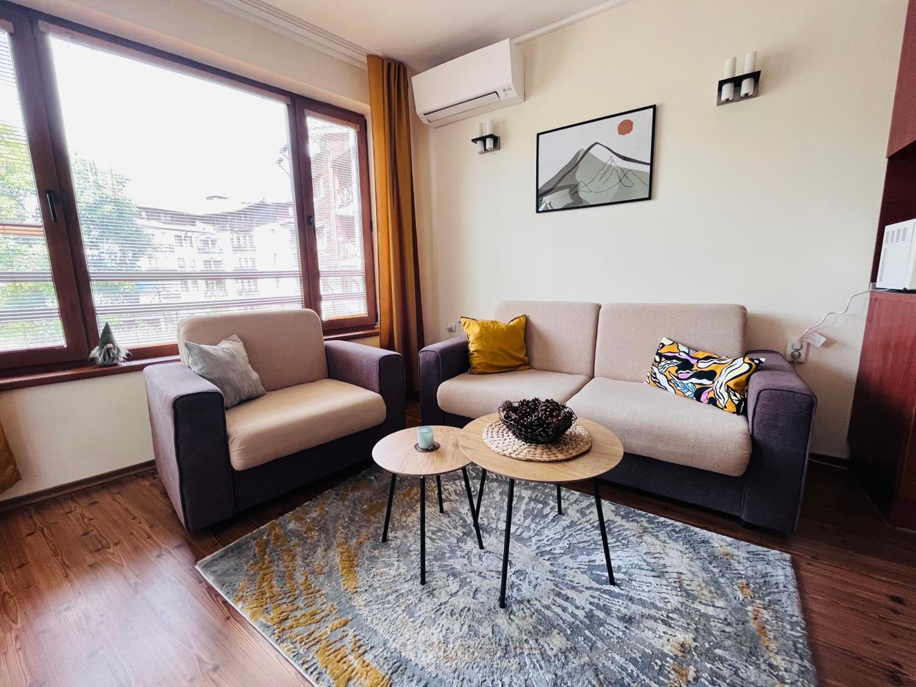 One-Bedroom Apartment photo 1