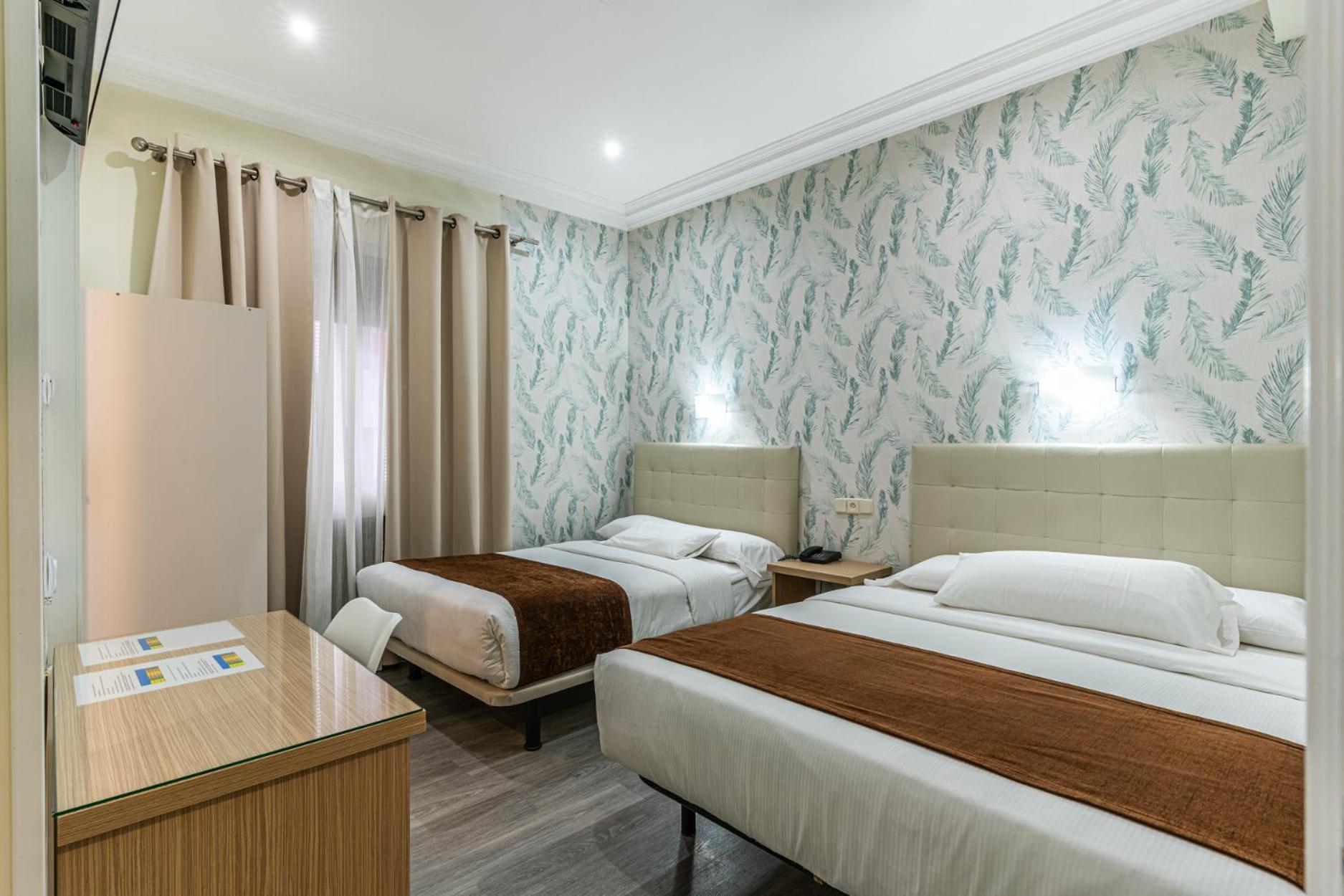 Standard Twin Room - Photo 1