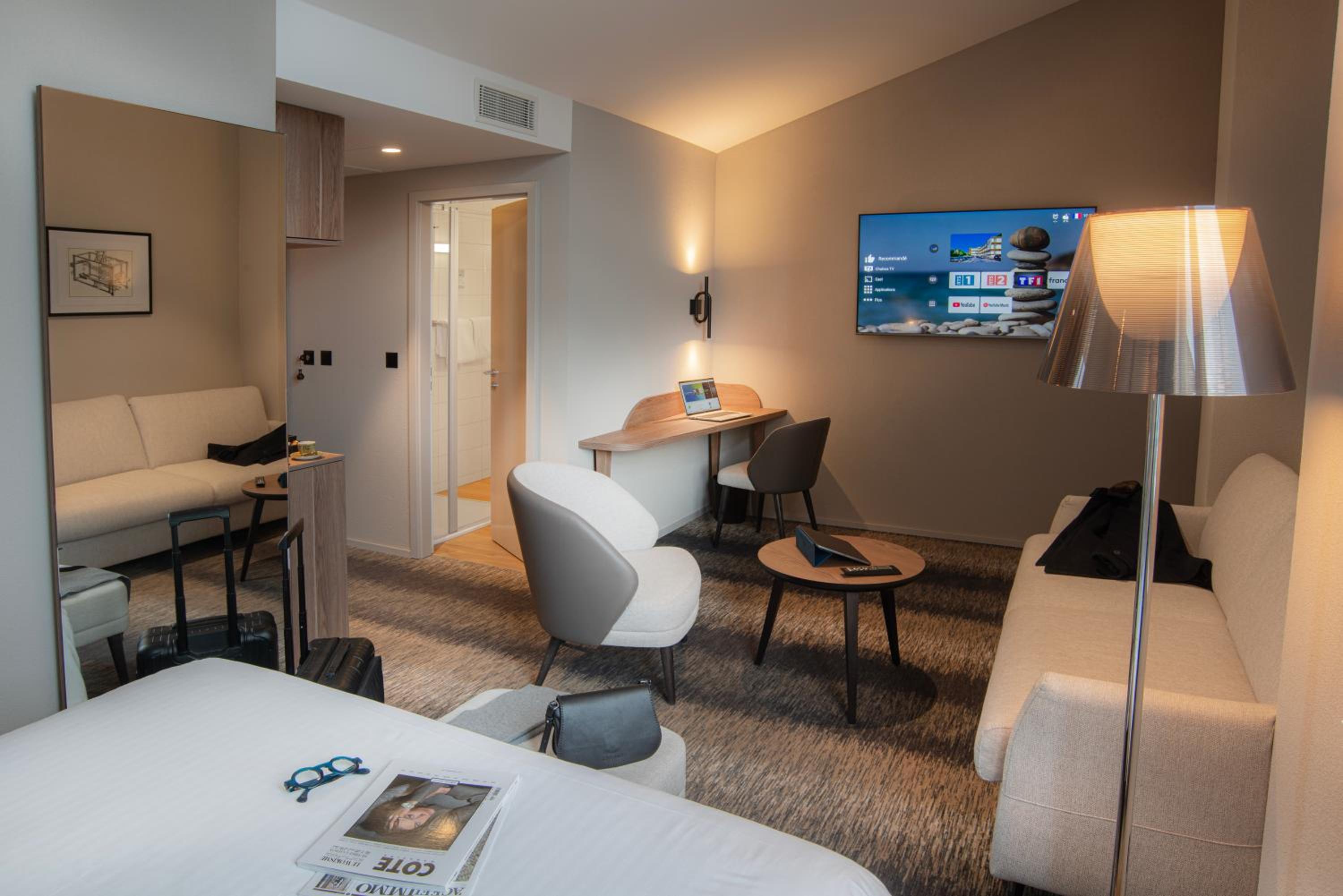Junior Suite with One Double Bed And Sofa photo 3
