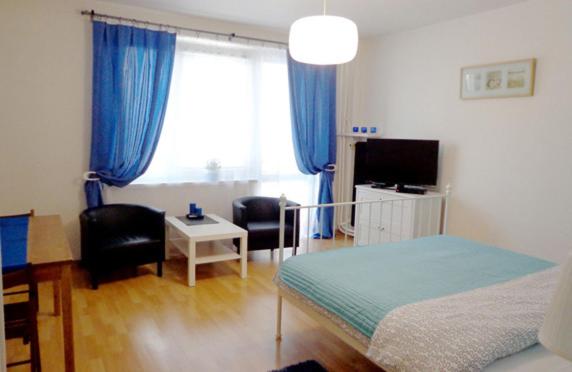 Apartment with Balcony - Photo 9