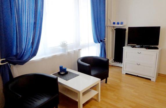 Apartment with Balcony - Photo 8