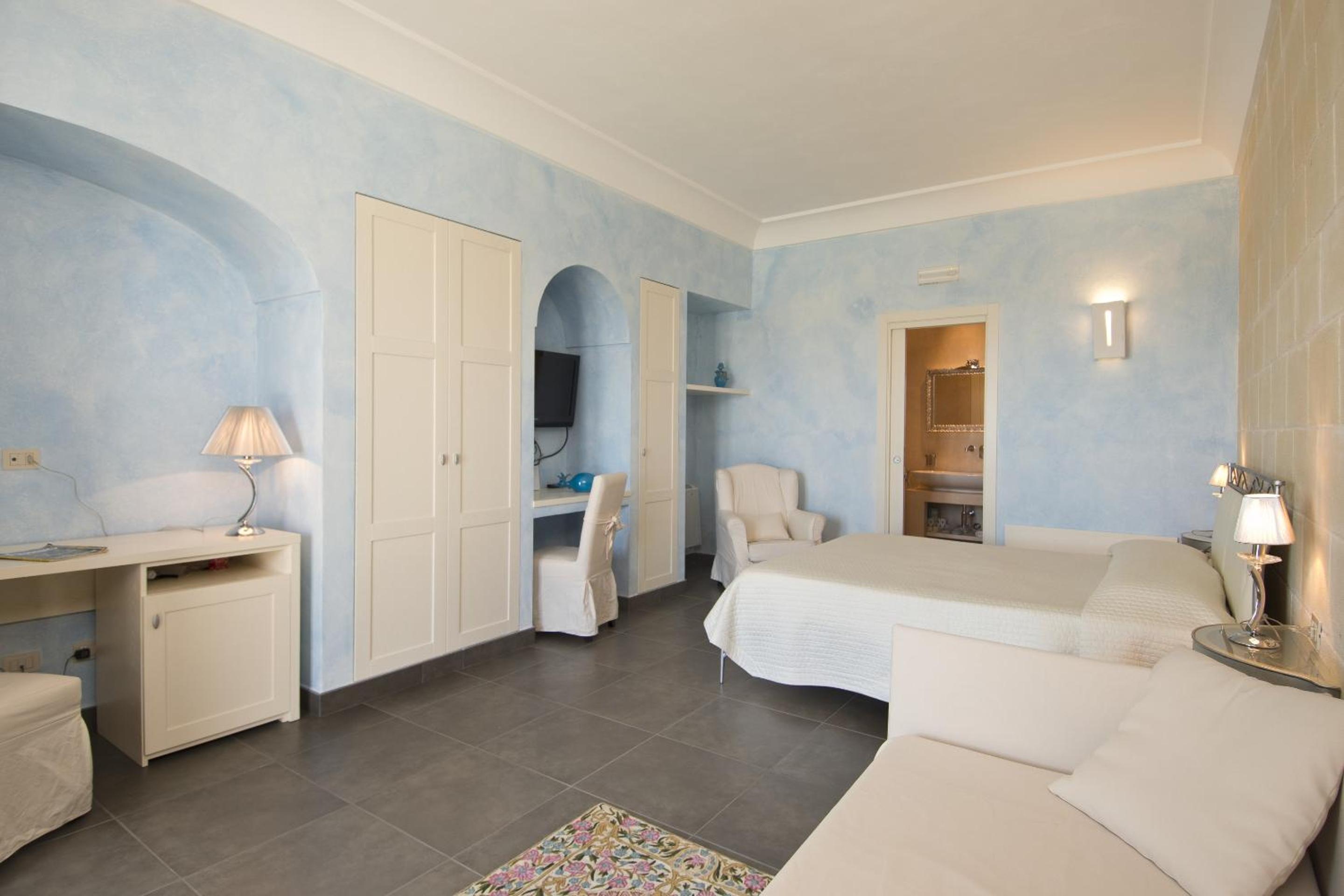 Junior Suite with Pool View