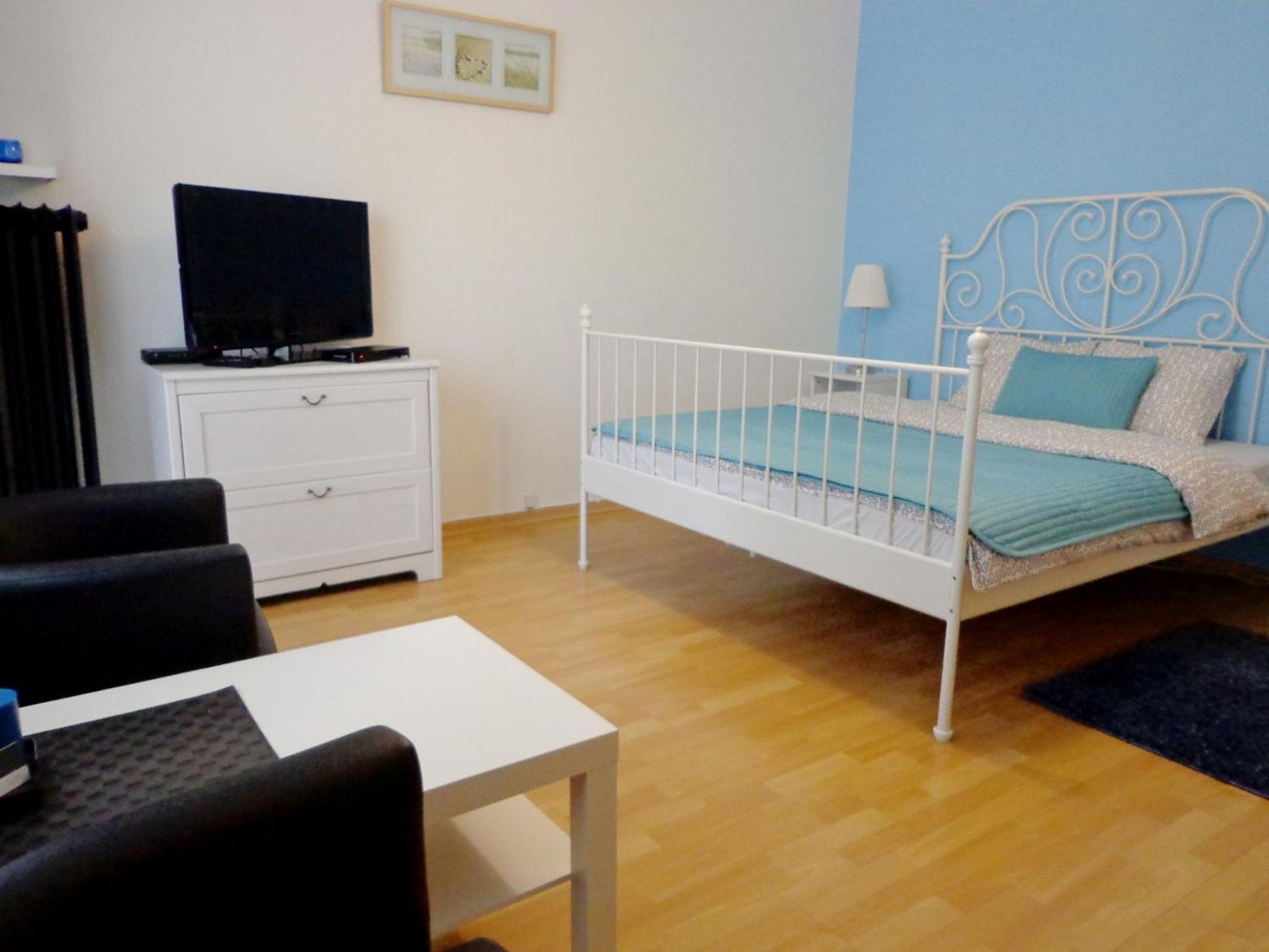Apartment with Balcony - Photo 2