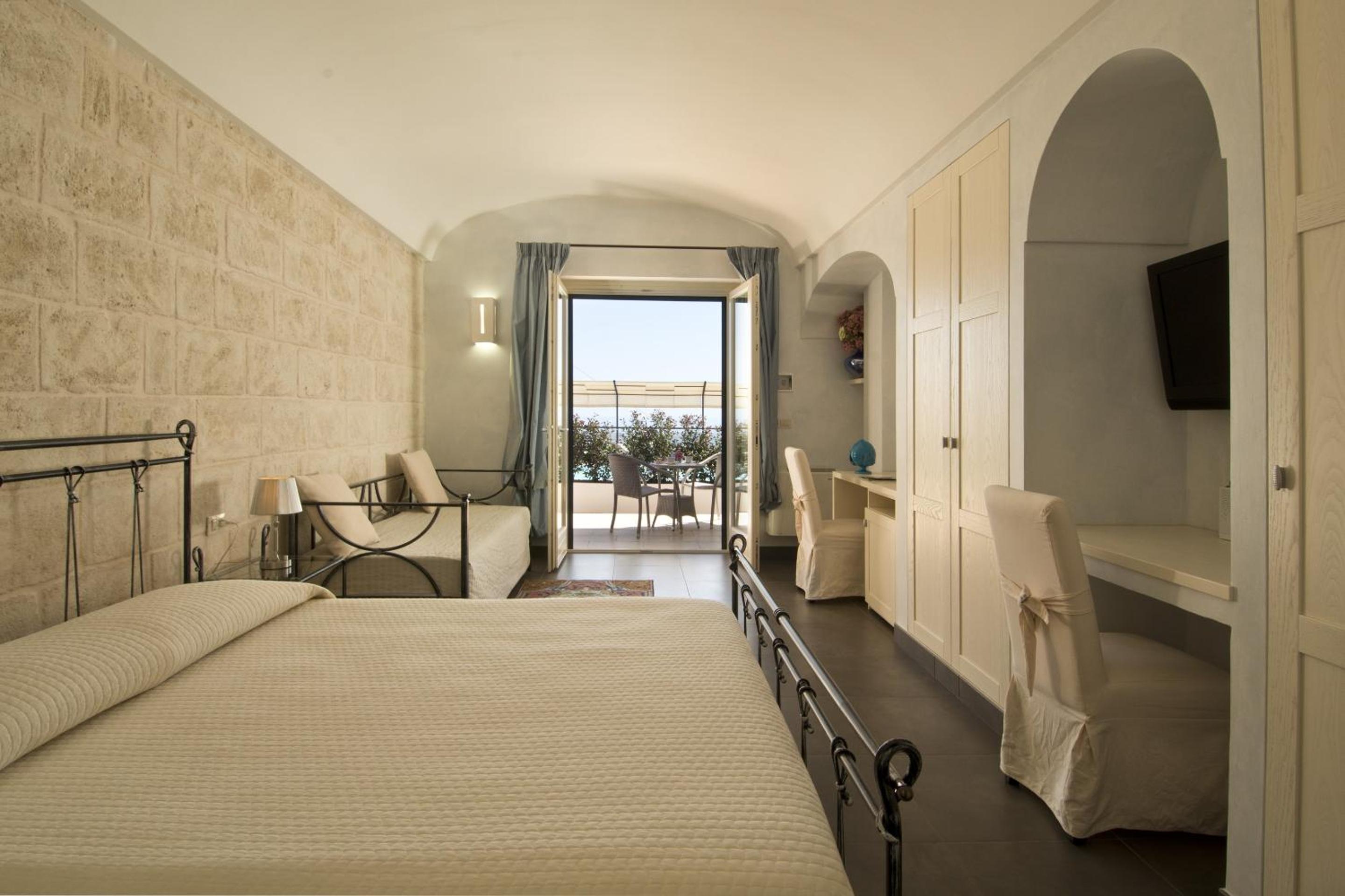 Double Room With Balcony And Sea View