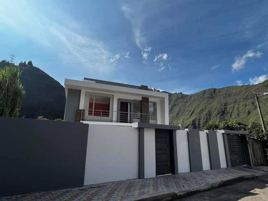 Three-Bedroom House photo 2