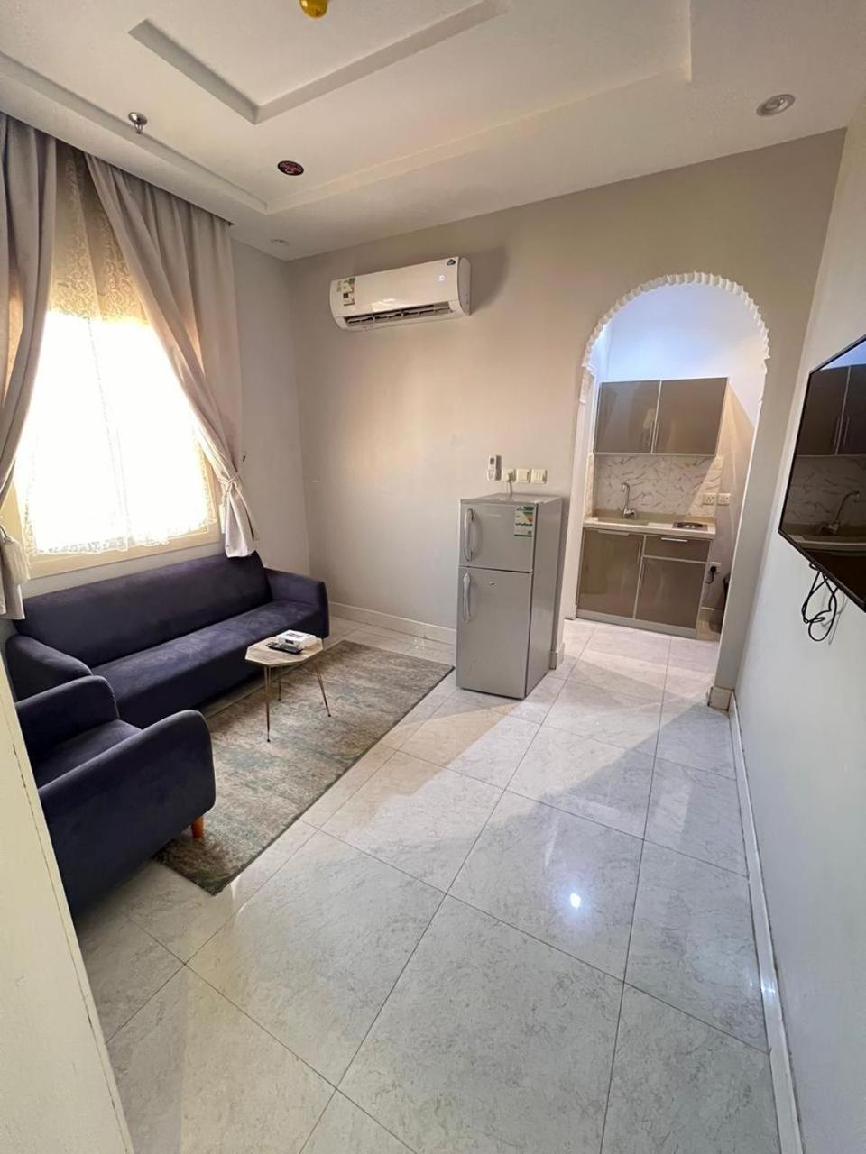 One-Bedroom Apartment - Photo 1