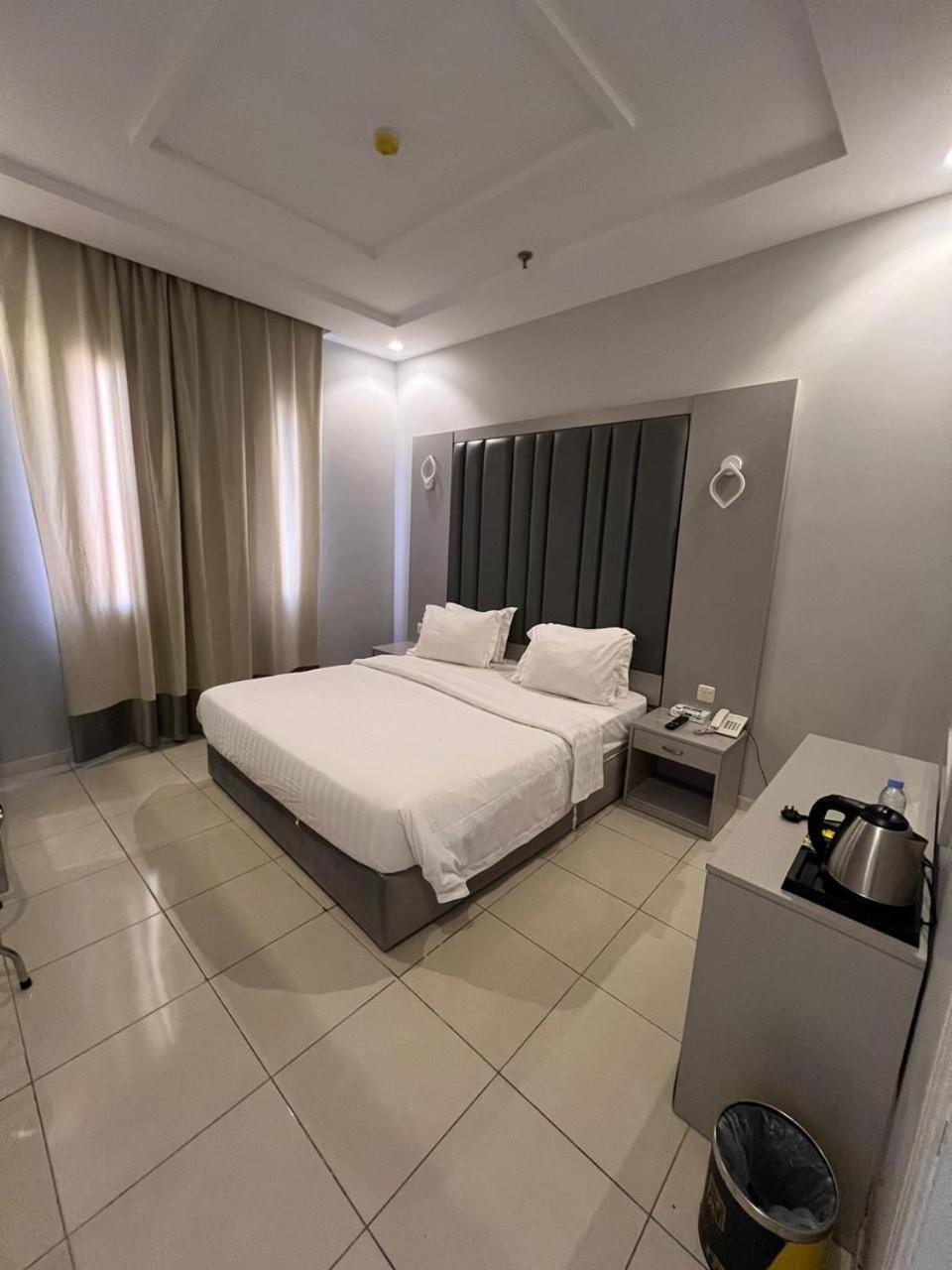 One-Bedroom Apartment - Photo 5