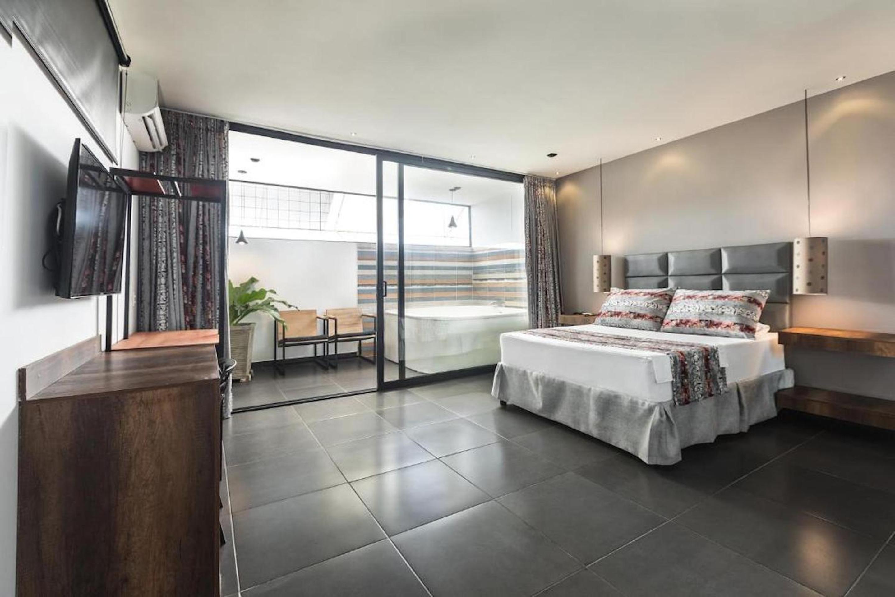 Deluxe Double Room with Bath photo 1