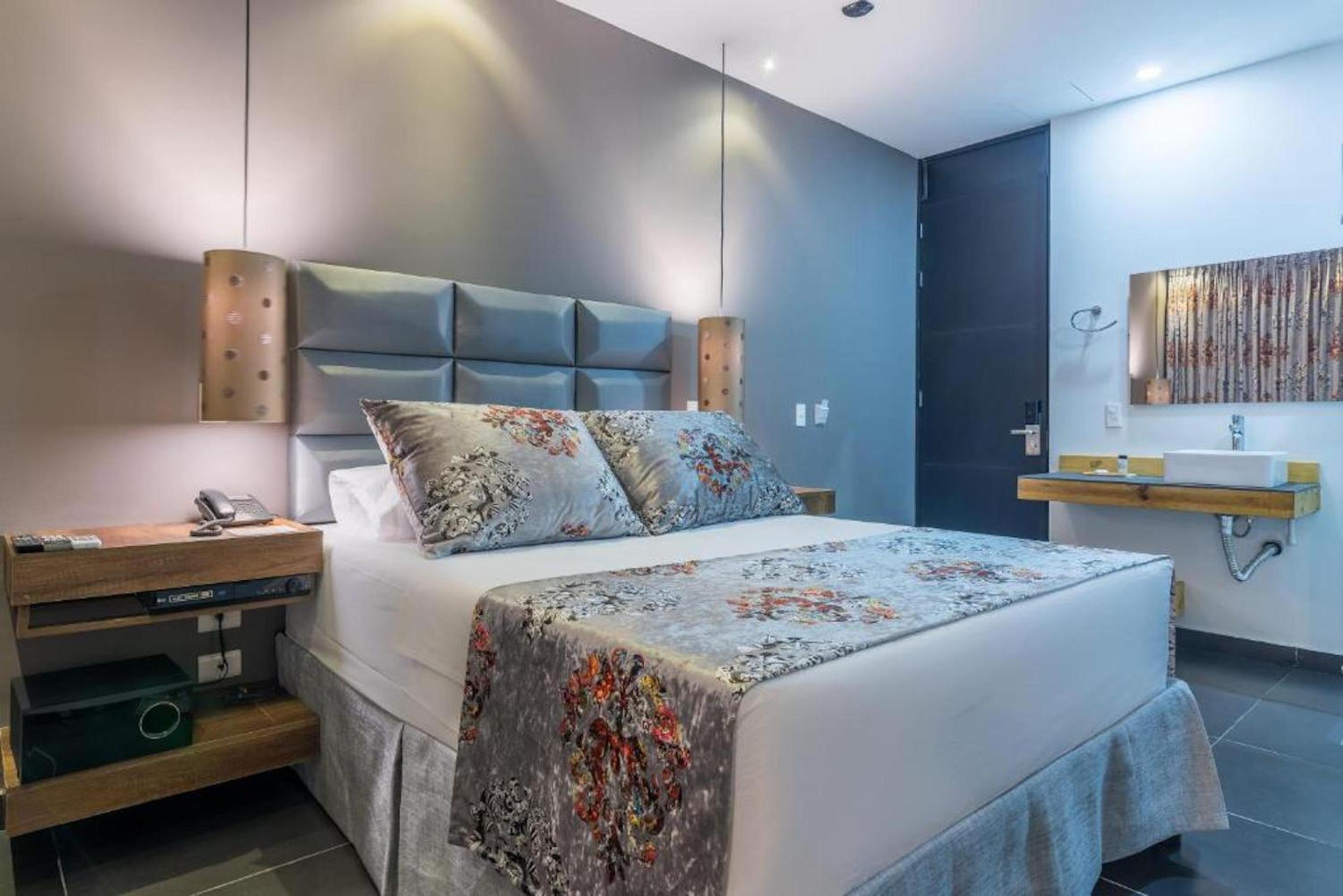Deluxe Double Room with Bath photo 2